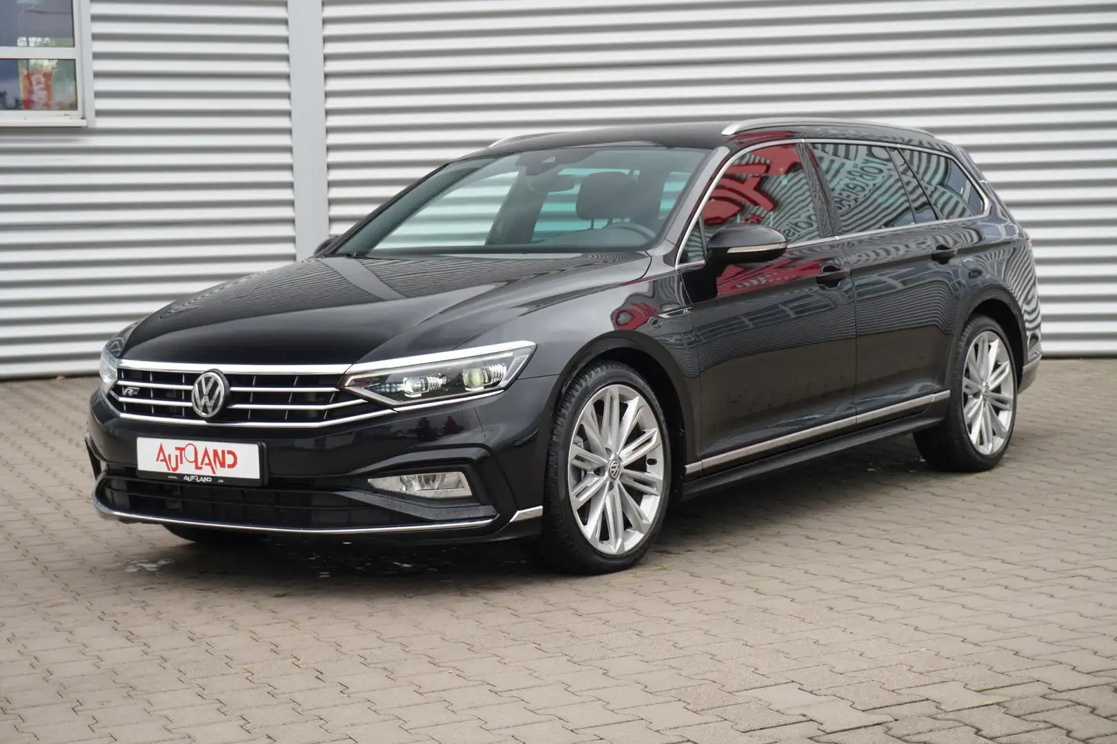 Volkswagen Passat Variant 2.0 TDI 2xR-Line 4M LED ACC Navi Schwarz - 1