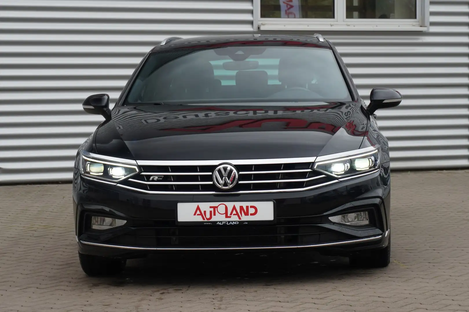 Volkswagen Passat Variant 2.0 TDI 2xR-Line 4M LED ACC Navi Schwarz - 2