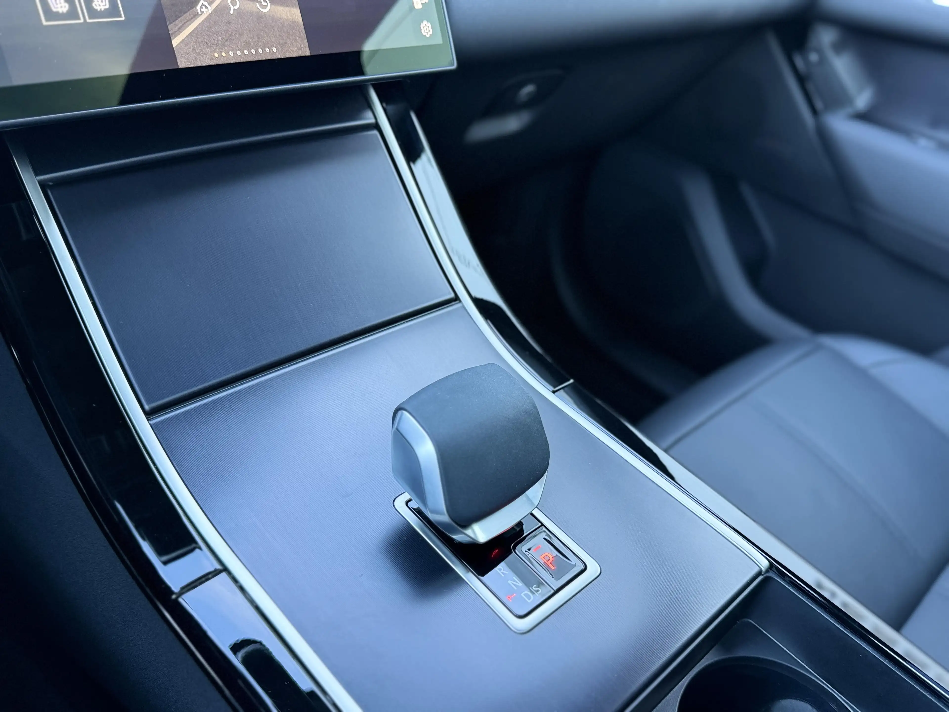 Land Rover Range Rover Velar D200 Dynamic SE — photo 14