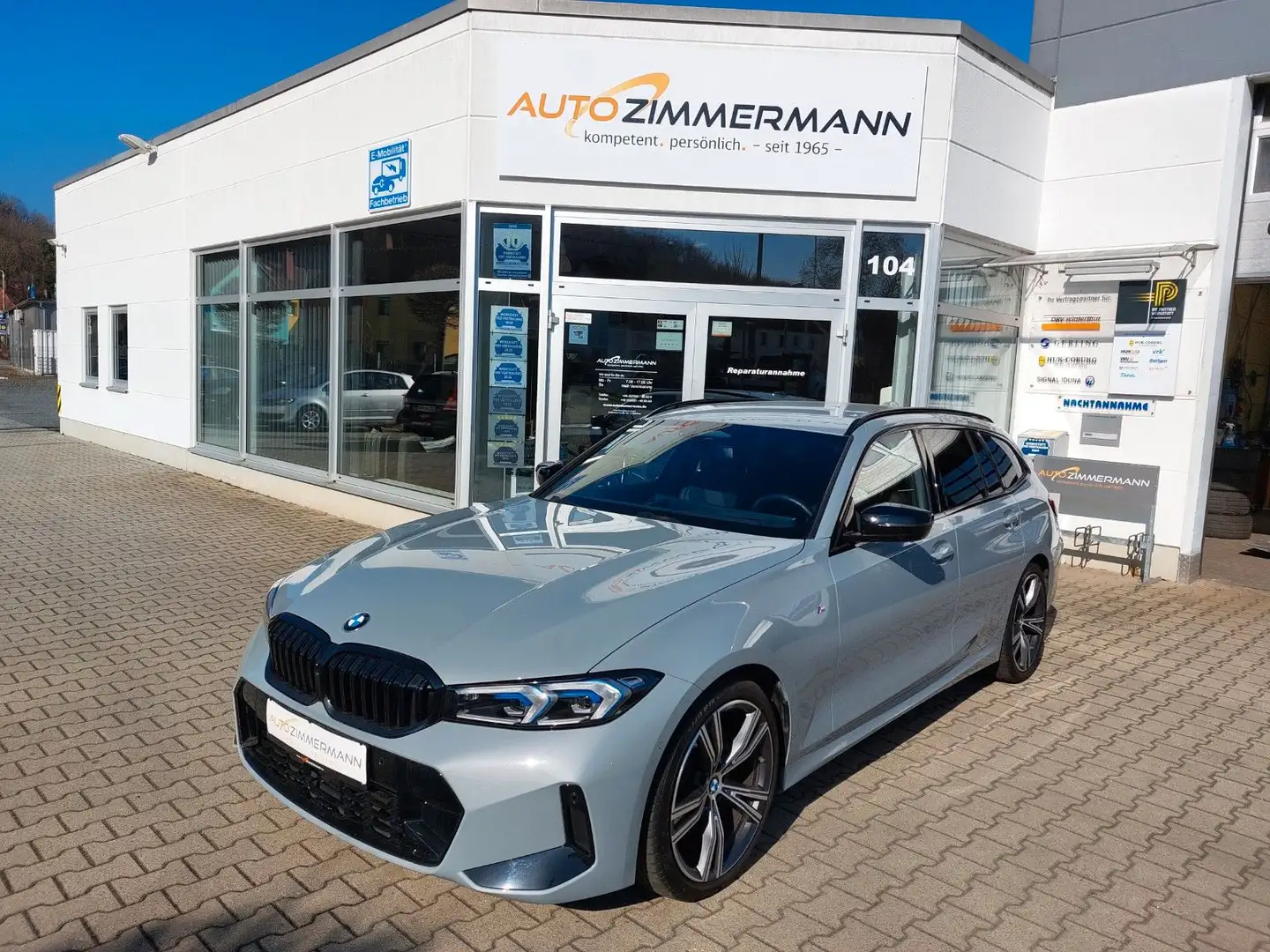 BMW 320 d Touring xDrive M Sport LED 360° Standh. Grau - 1