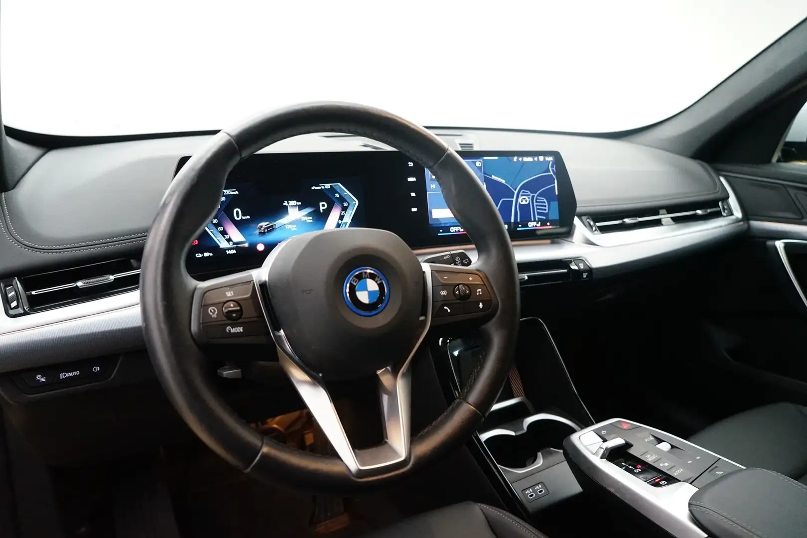 BMW iX1 xDrive30 [xLine, RFK, SHZ, Anhängerkupplung] Schwarz - 2