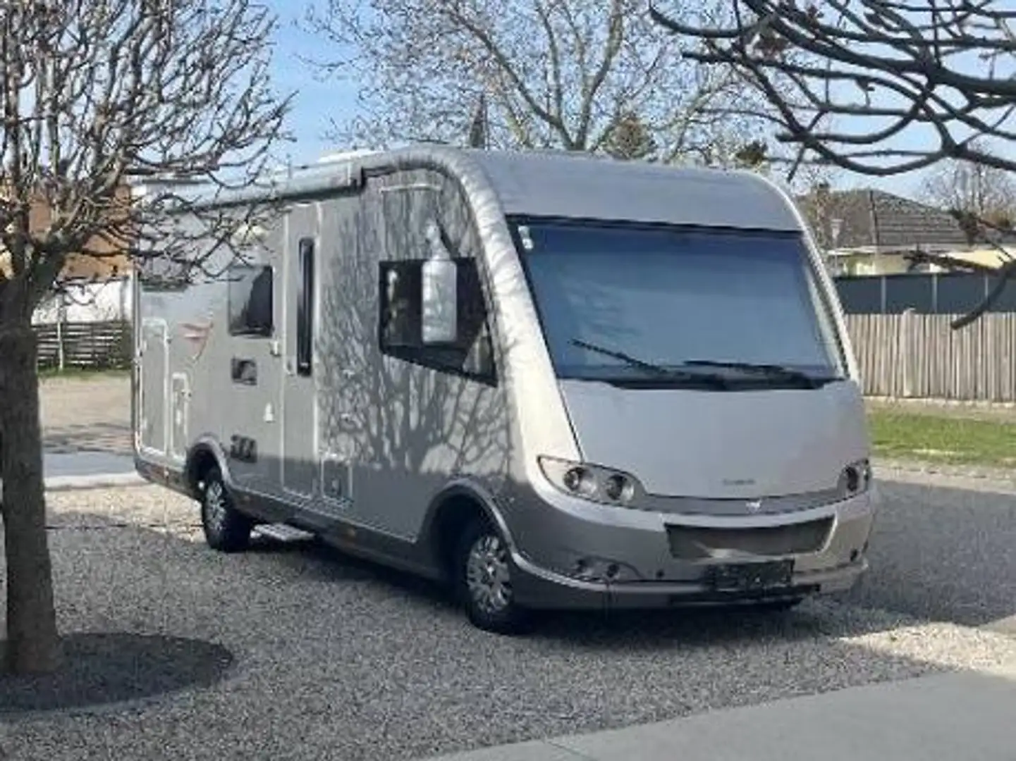 Fiat Ducato Vollintegriert + Kofferanhänger+Piaggio MP3 500ie Grau - 1