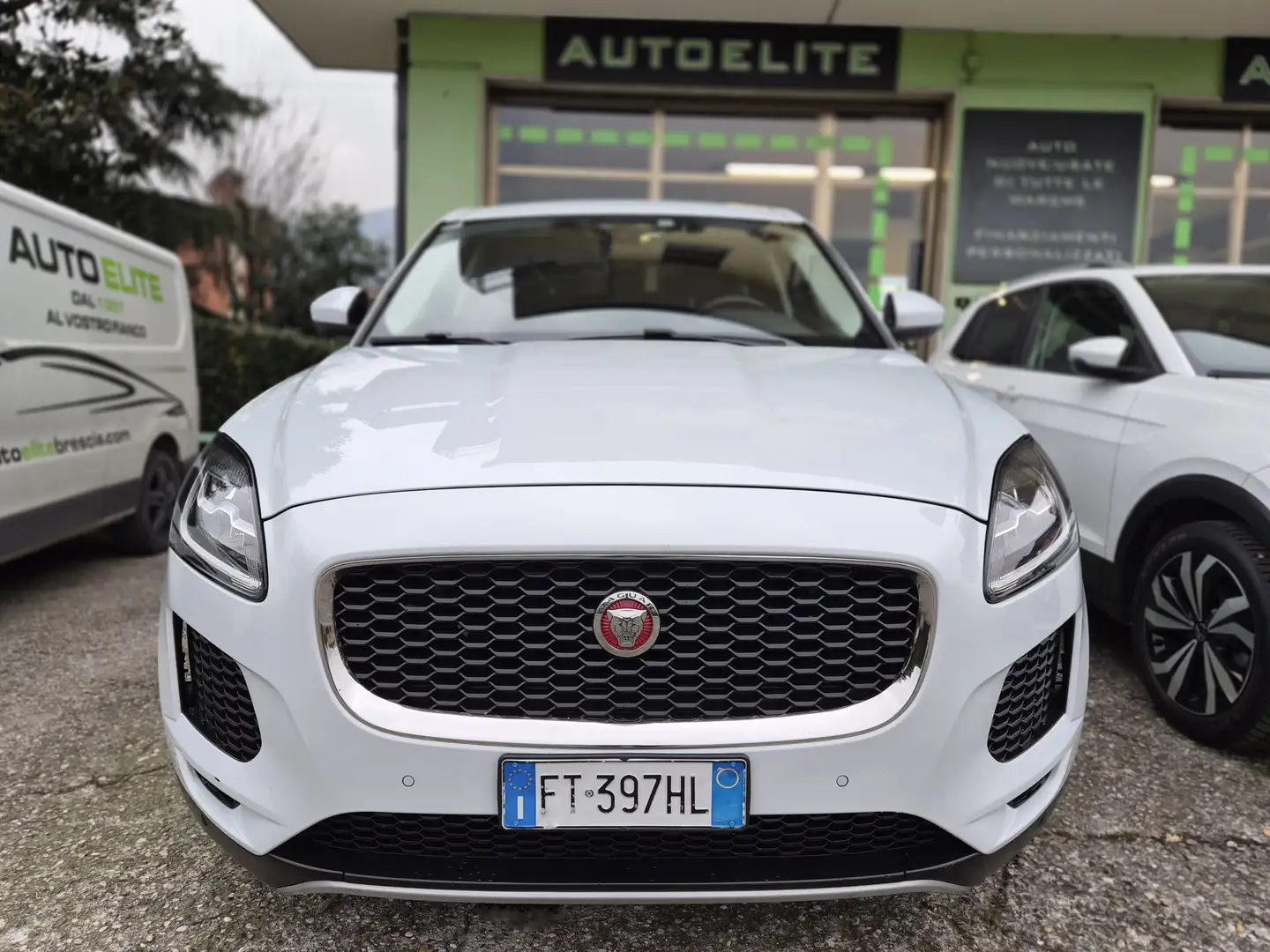 Jaguar E-Pace 2.0 i4 SE awd 200 cv auto Cruise Kamera Posteriore - 2