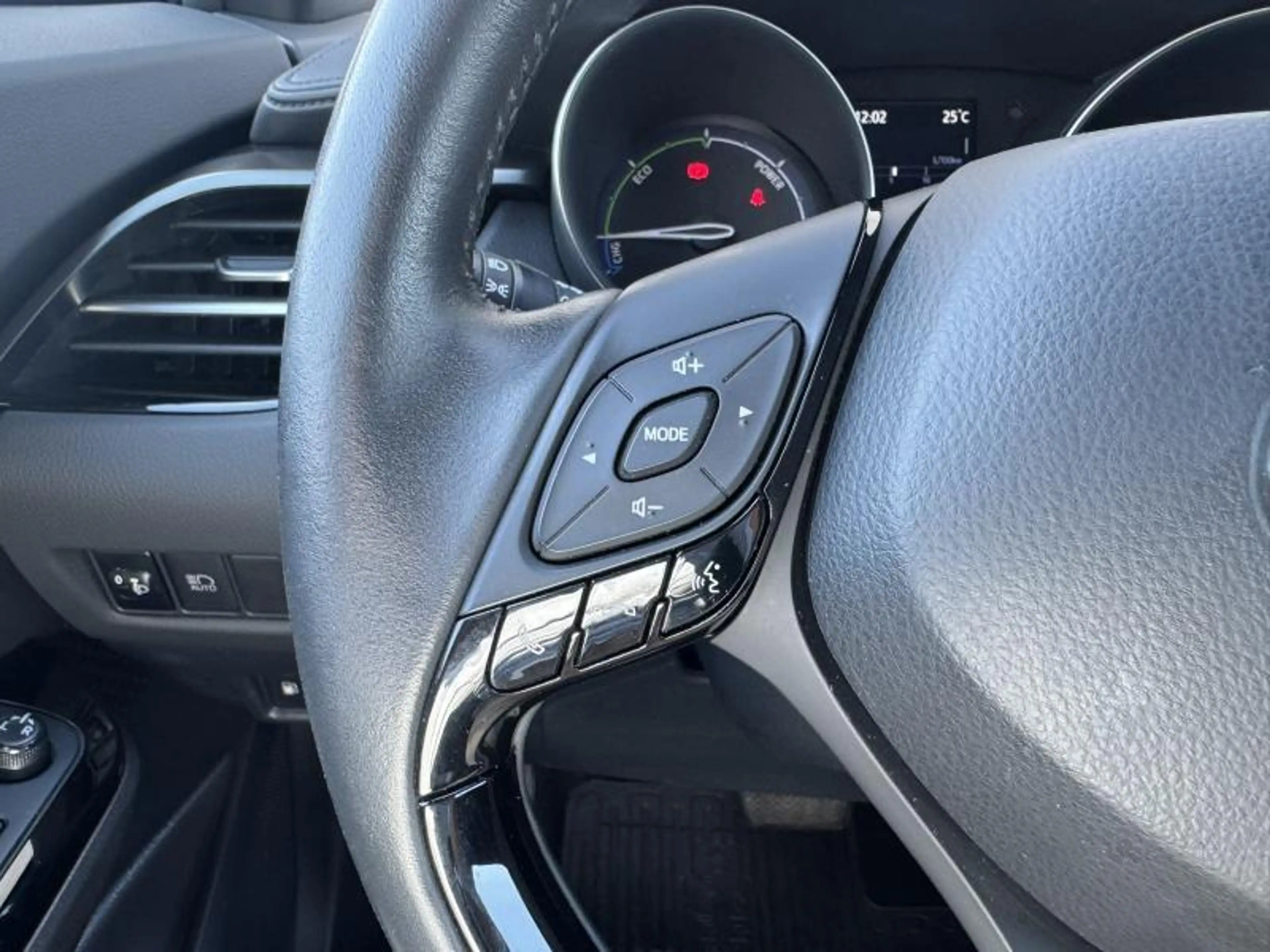 Toyota C-HR 1.8 Hybrid CVT C-LUB Mono-Tone + Visibility Pack — photo 15
