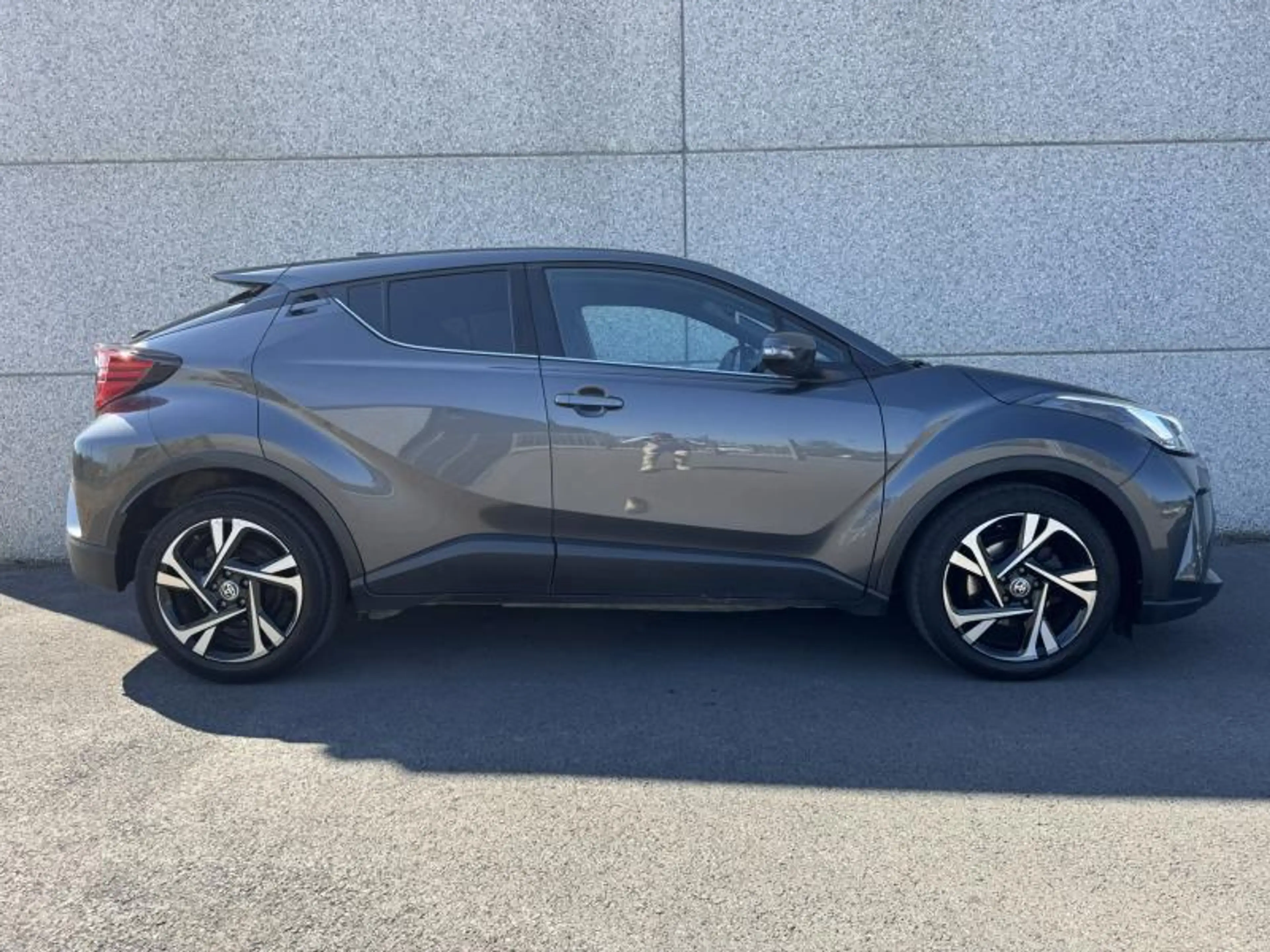 Toyota C-HR 1.8 Hybrid CVT C-LUB Mono-Tone + Visibility Pack — photo 5