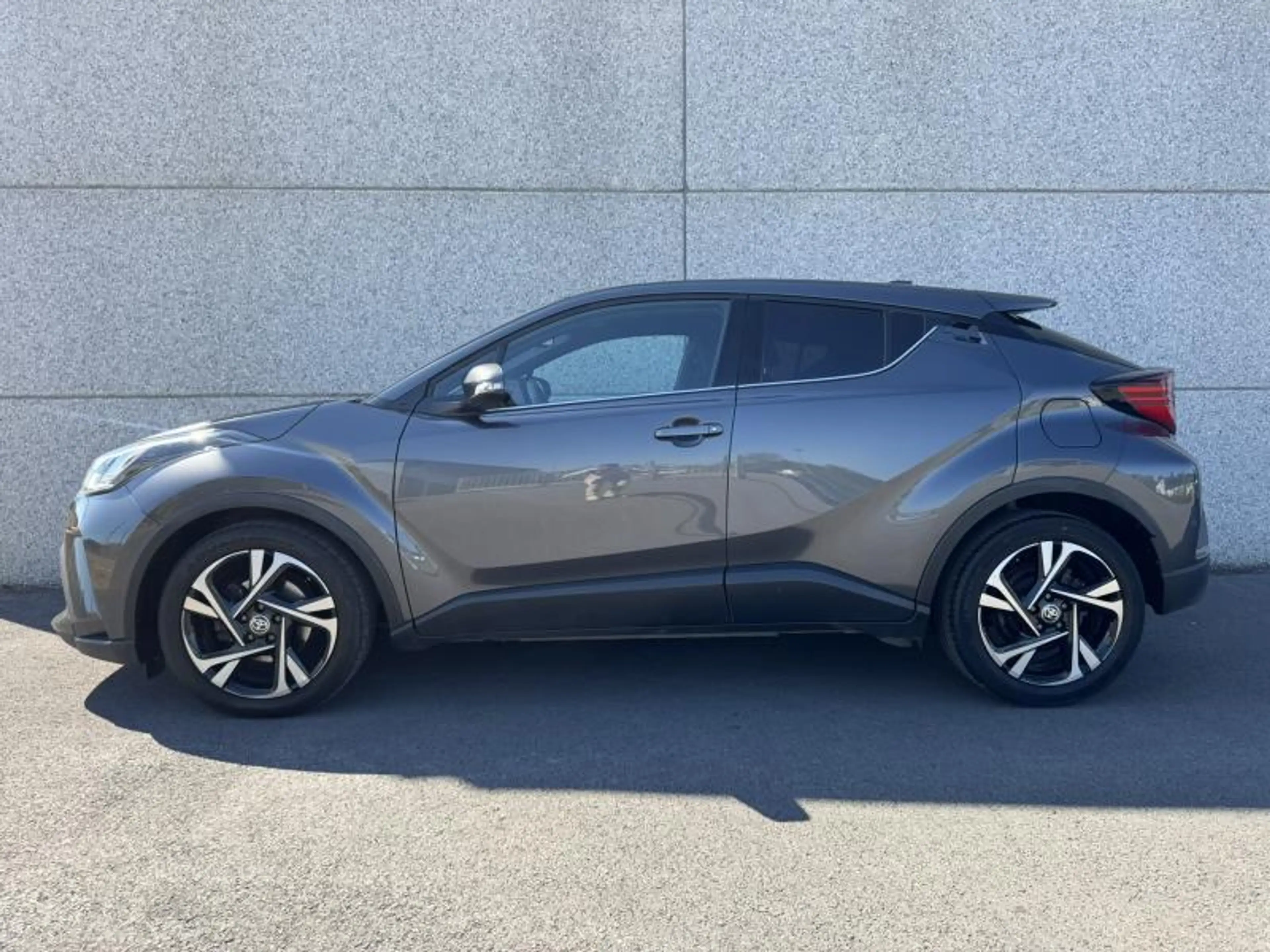 Toyota C-HR 1.8 Hybrid CVT C-LUB Mono-Tone + Visibility Pack — photo 4