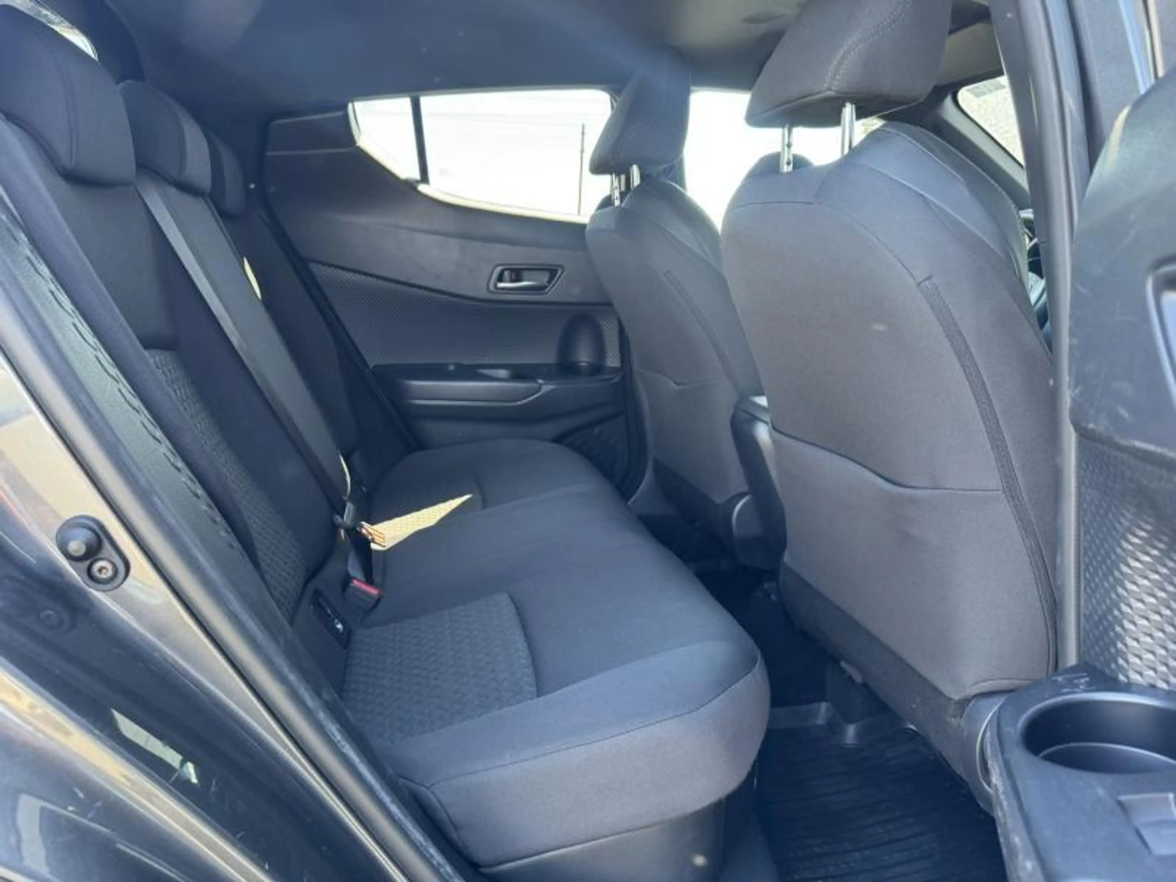 Toyota C-HR 1.8 Hybrid CVT C-LUB Mono-Tone + Visibility Pack — photo 9