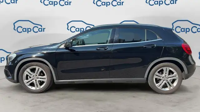 Mercedes-Benz GLA view 2