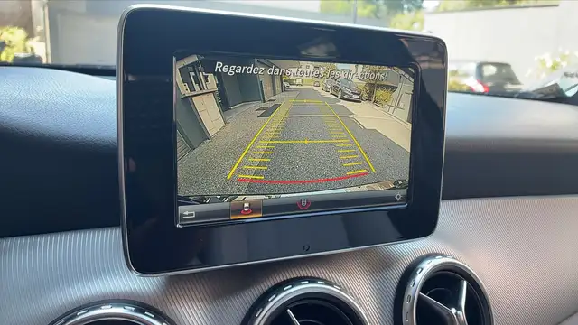 Mercedes-Benz GLA view 13