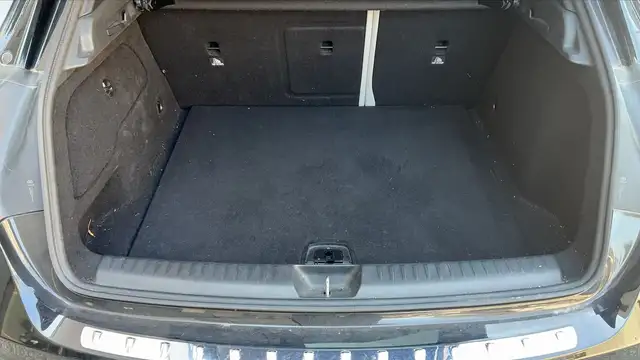 Mercedes-Benz GLA view 14