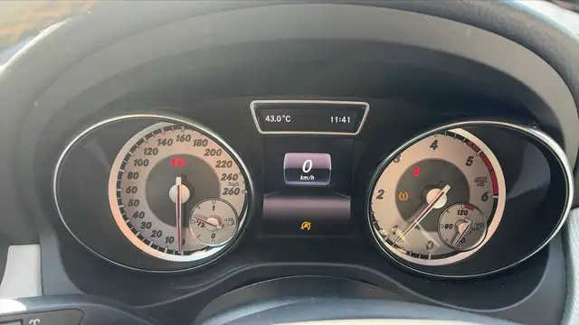 Mercedes-Benz GLA view 12