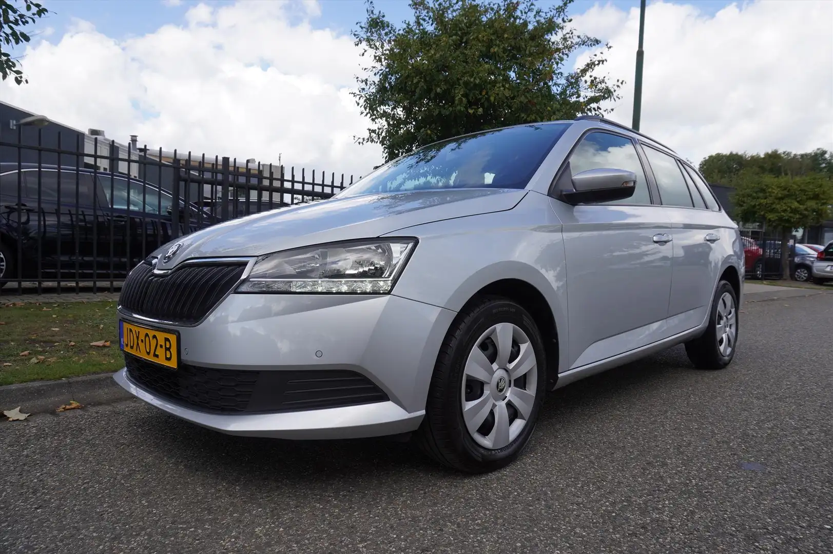 Skoda Fabia Combi 1.0 TSI Greentech 95pk DSG-7 Business Editio Grijs - 1