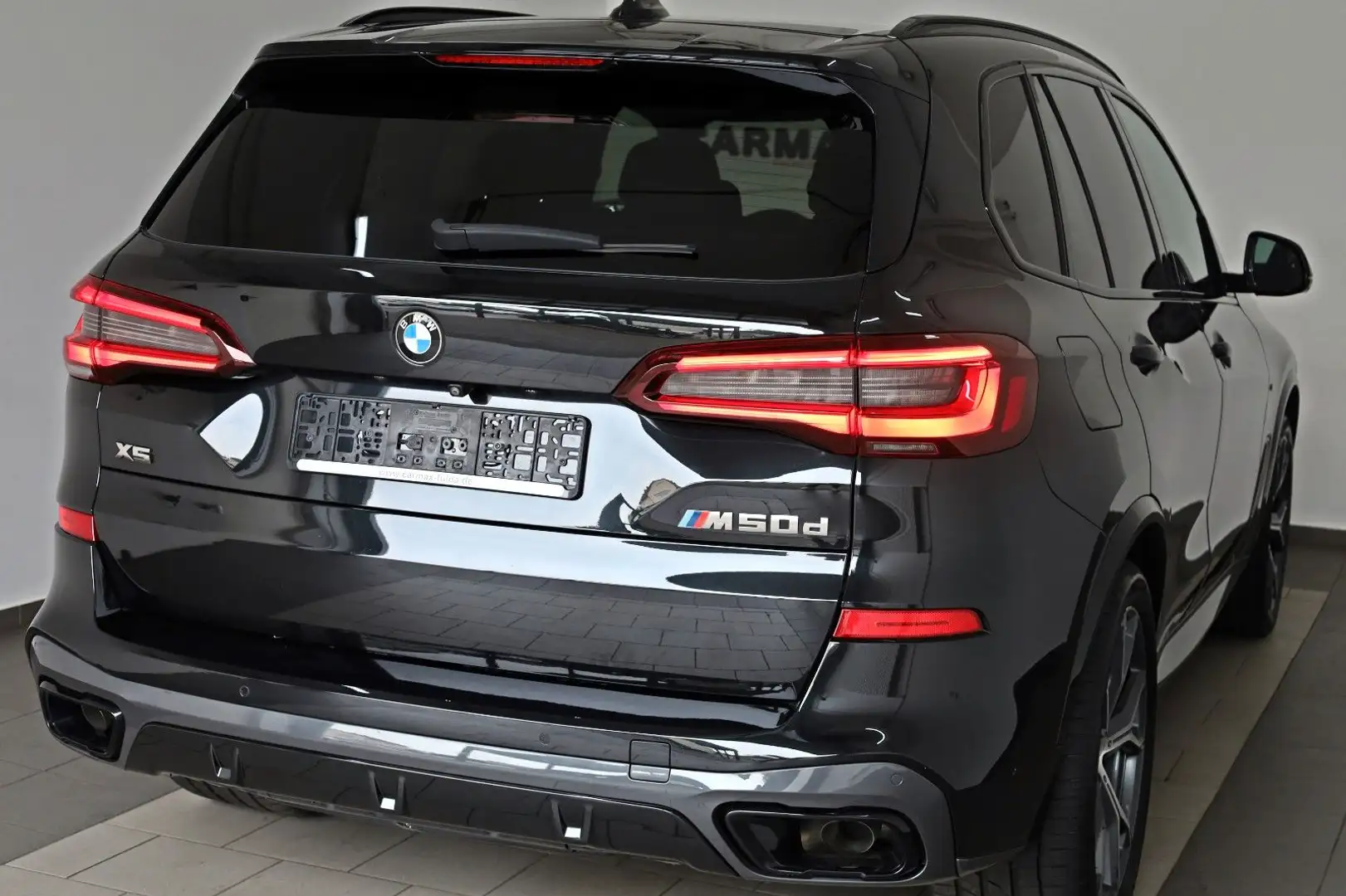 BMW X5 M d,Panorama,Laser,Soft-Close,HUD, Air-Pak. Schwarz - 2