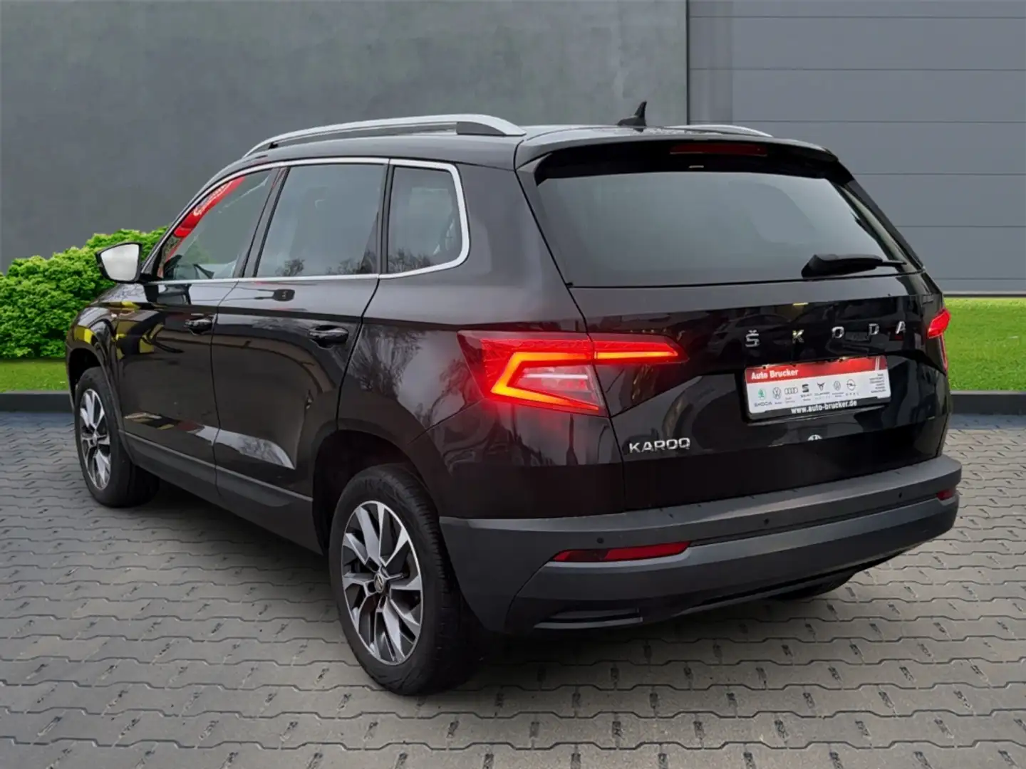Skoda Karoq Drive 125 1.5 TSI ACT+Alufelgen+Navi+Parksensoren+ Schwarz - 2