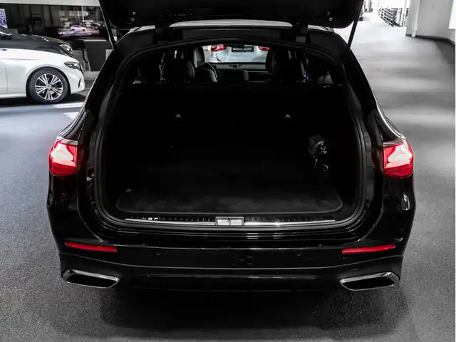 Mercedes-Benz E-Class view 5
