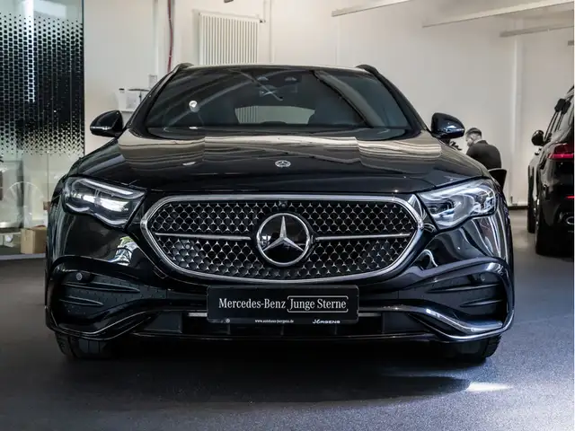 Mercedes-Benz E-Class view 3