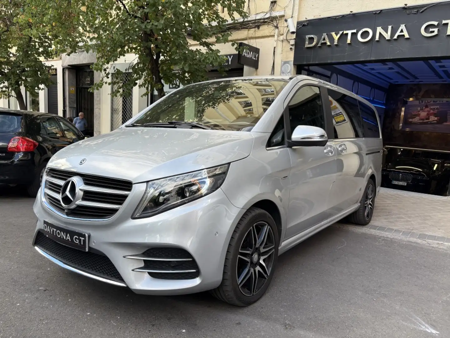 Mercedes-Benz V 220 220d Largo Avantgarde 7G Tronic Gris - 1