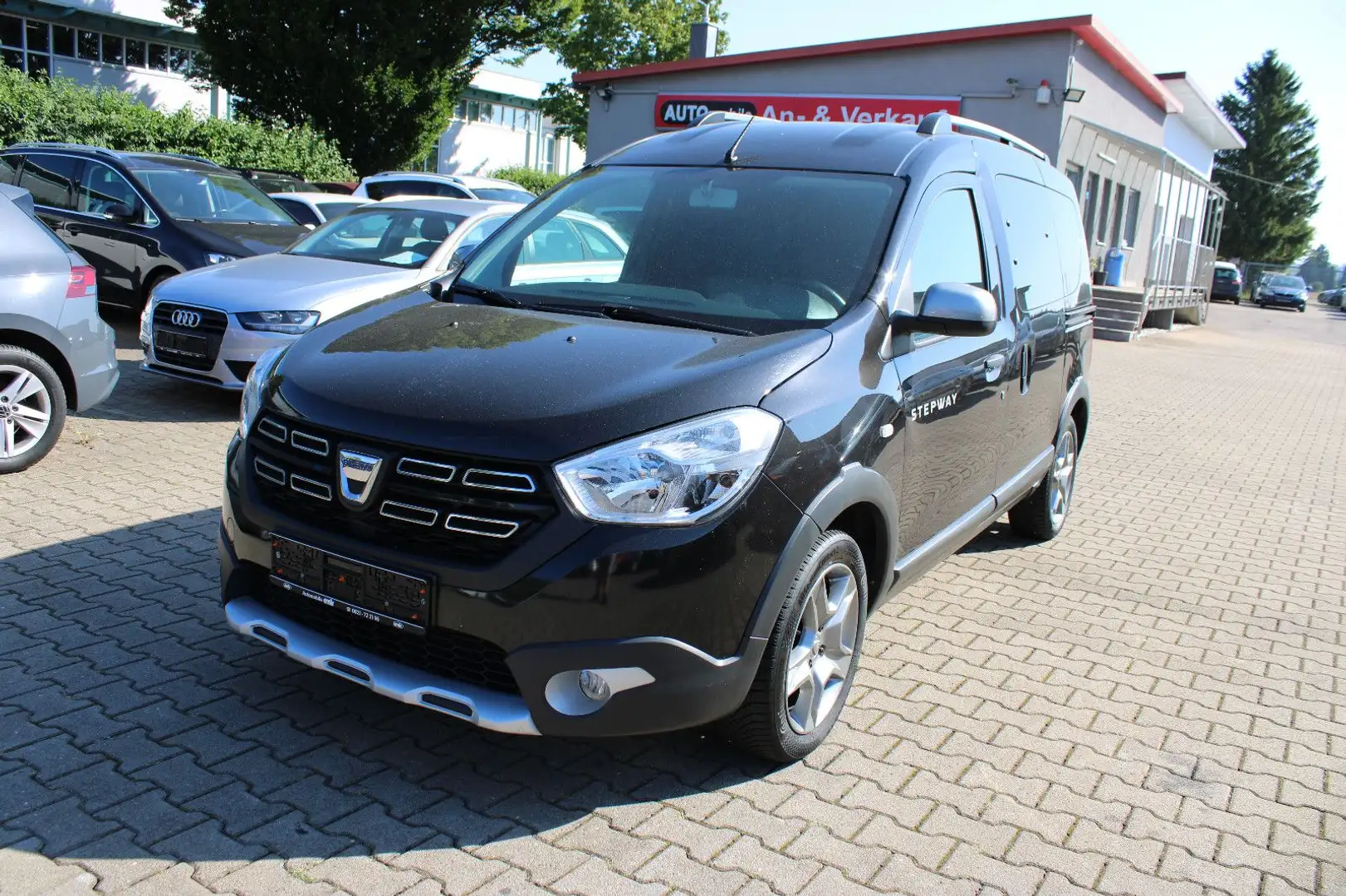 Dacia Dokker SCe Stepway Navi,PDC,Tempomat Чёрный - 1