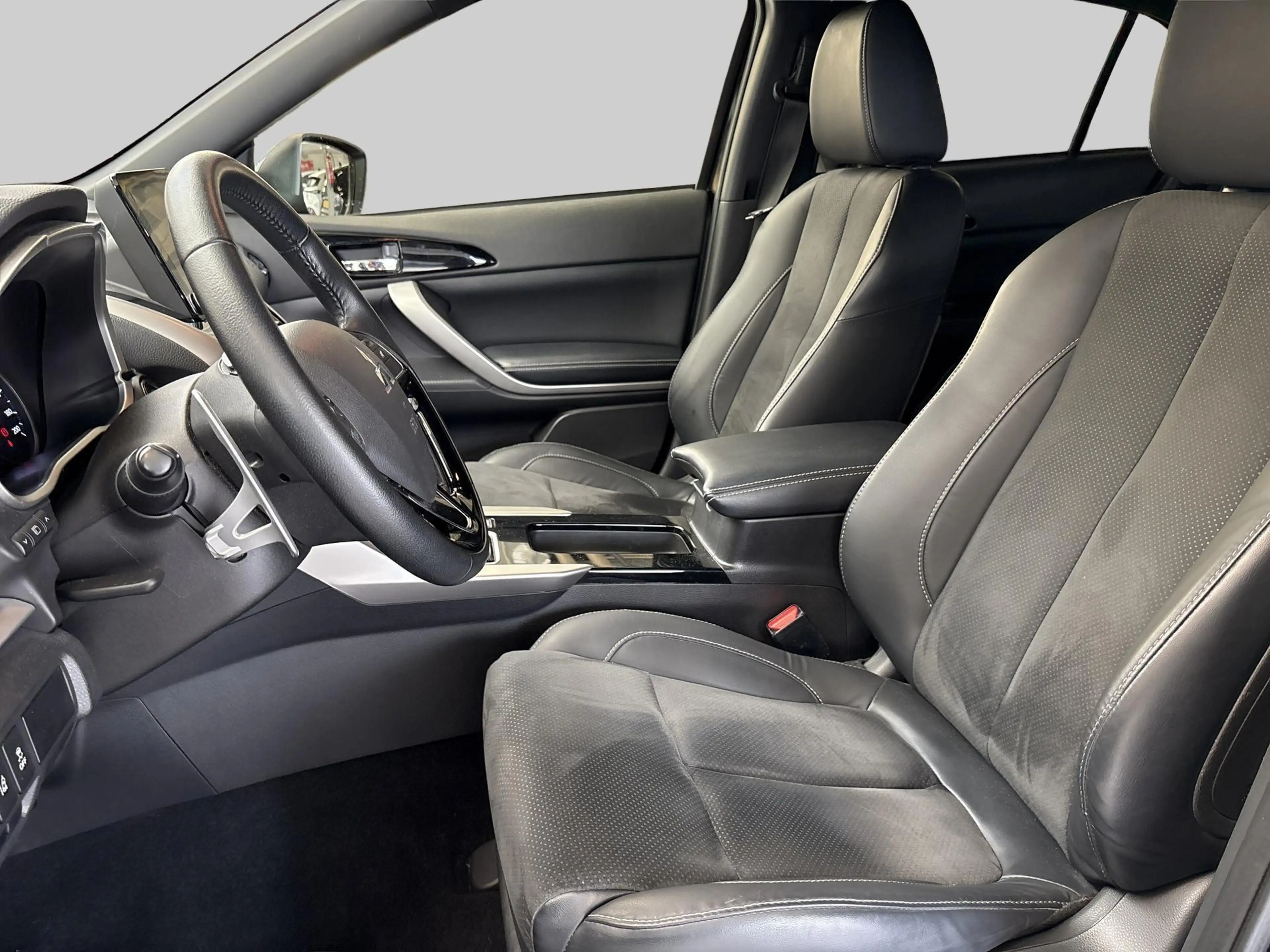 Mitsubishi Eclipse Cross 2.4 PHEV Intense+ | Parkeersensoren V+A | Camera | — photo 13