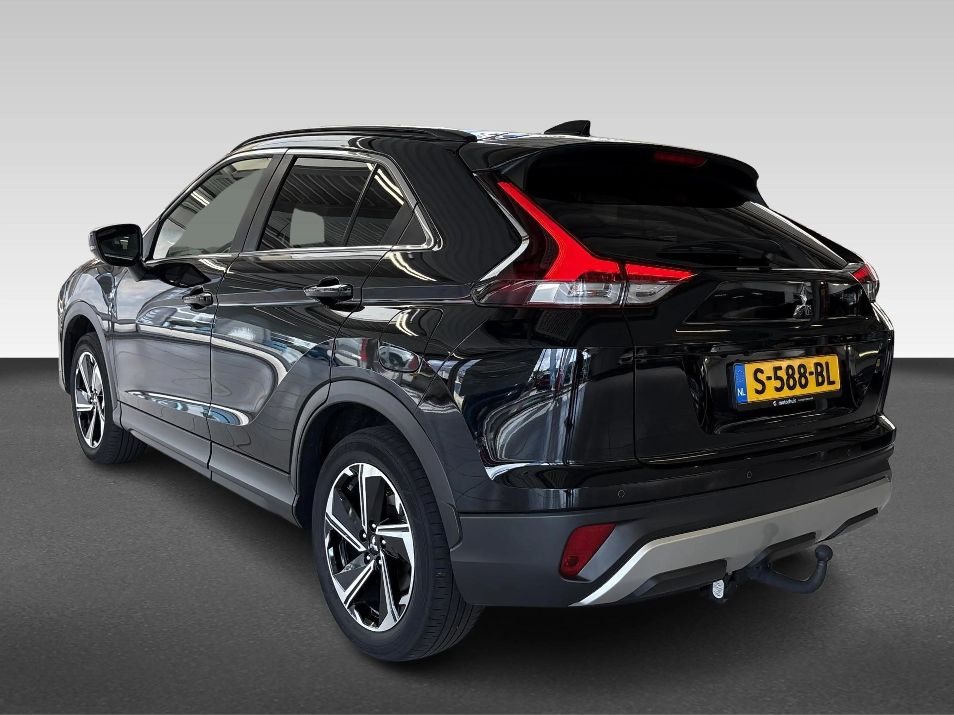 Mitsubishi Eclipse Cross 2.4 PHEV Intense+ | Parkeersensoren V+A | Camera | — photo 3