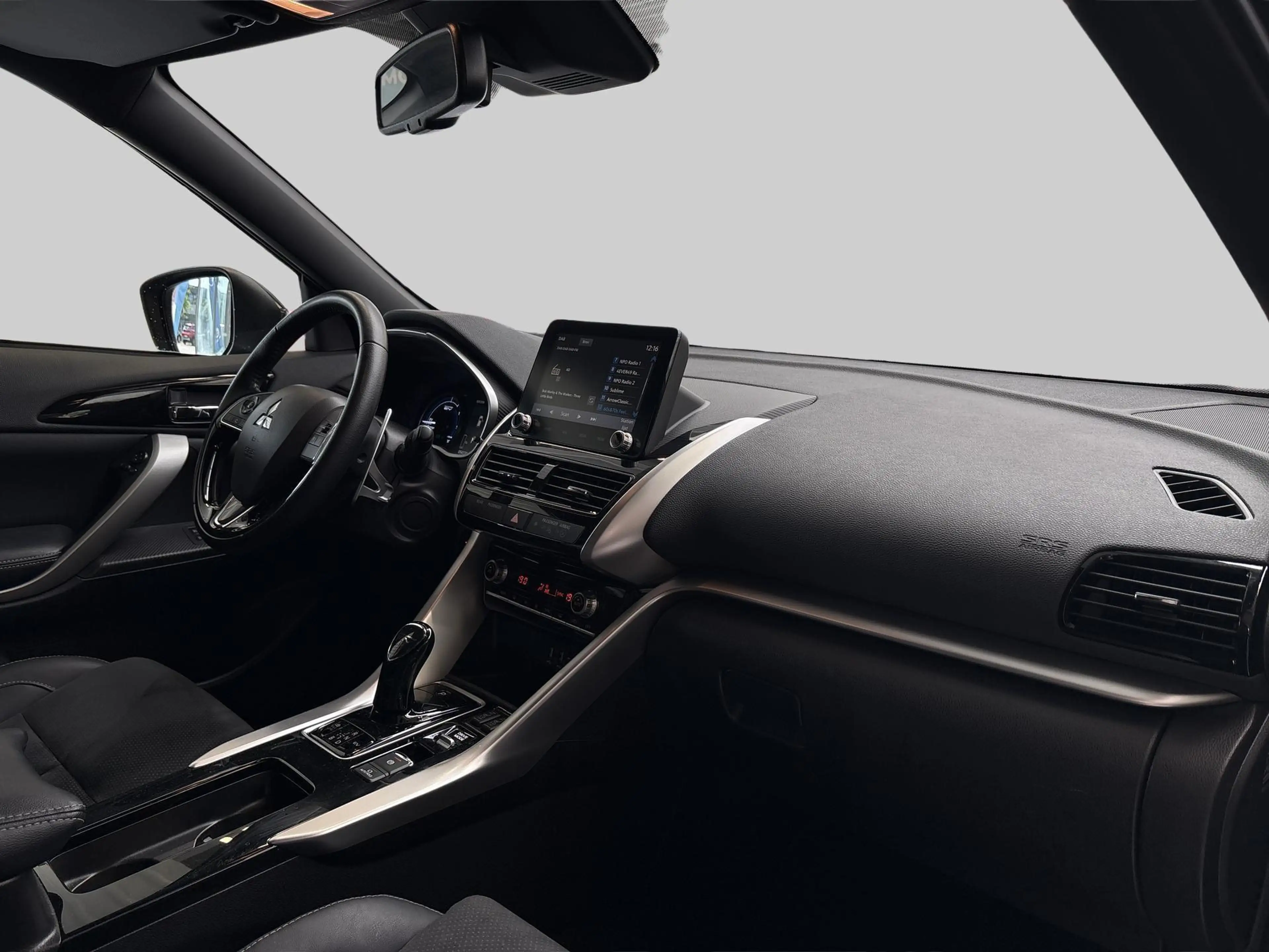 Mitsubishi Eclipse Cross 2.4 PHEV Intense+ | Parkeersensoren V+A | Camera | — photo 12
