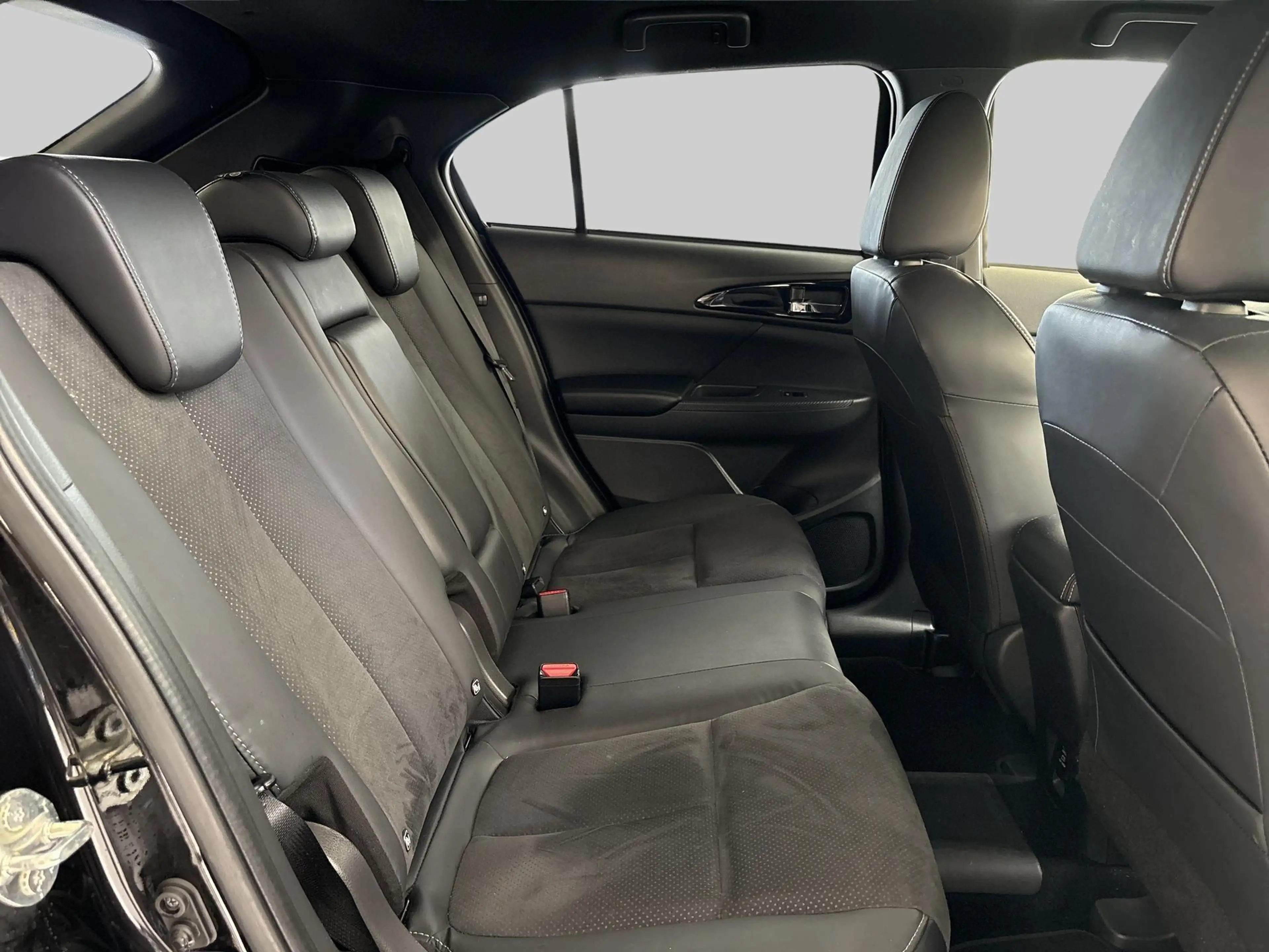 Mitsubishi Eclipse Cross 2.4 PHEV Intense+ | Parkeersensoren V+A | Camera | — photo 15