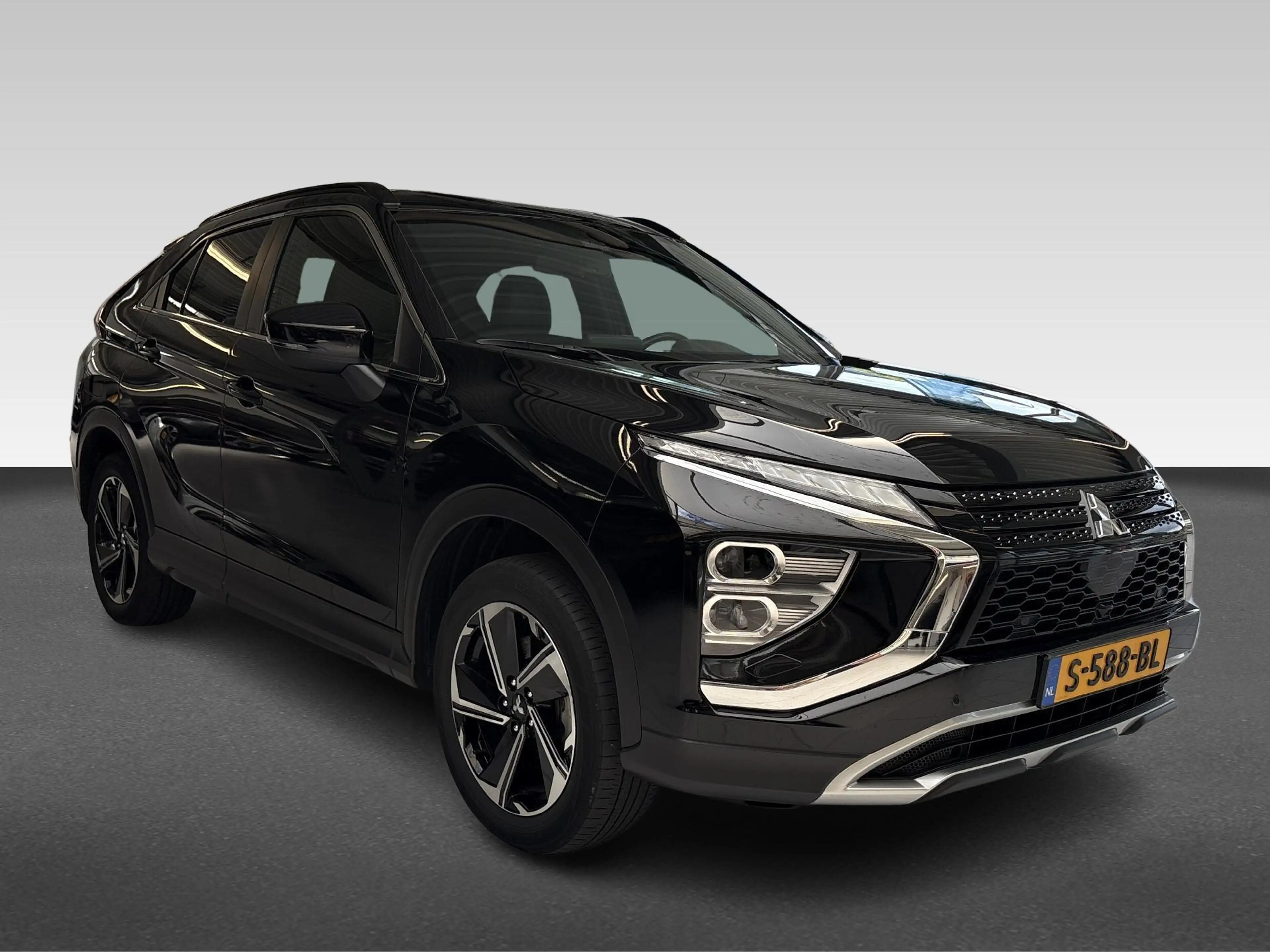 Mitsubishi Eclipse Cross 2.4 PHEV Intense+ | Parkeersensoren V+A | Camera | — photo 6