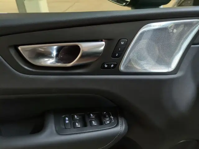 Volvo XC60 view 12