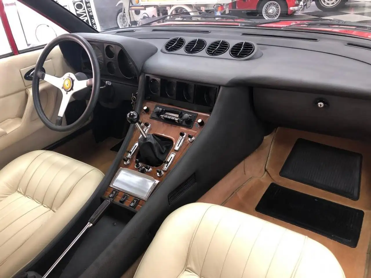 Ferrari 365 GT4 2+2 Pininfarina, foto 7