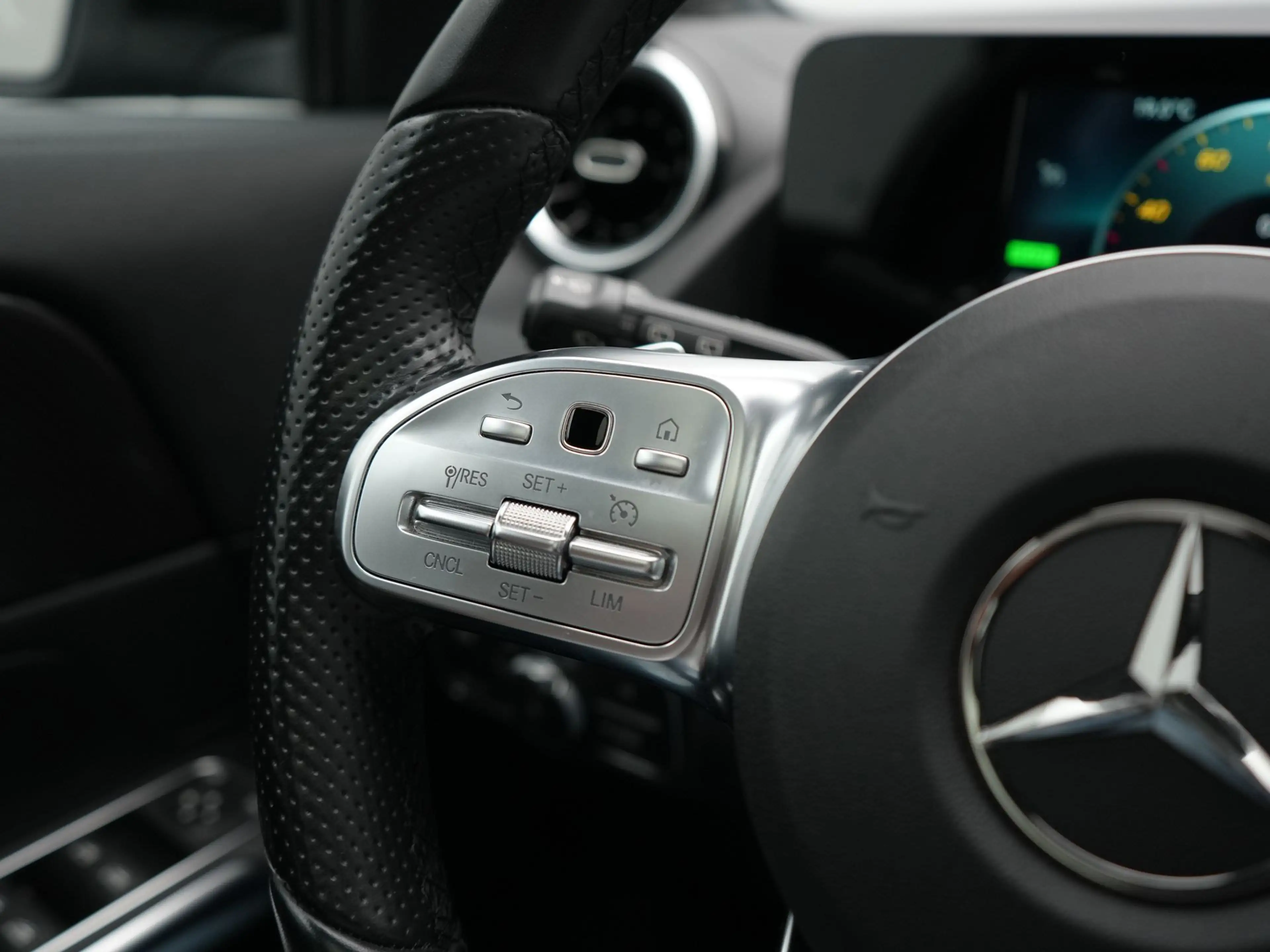Mercedes-Benz GLA 250 e AMG Line PHEV 263pk Dealer O.H | Panodak | Cruis — photo 10
