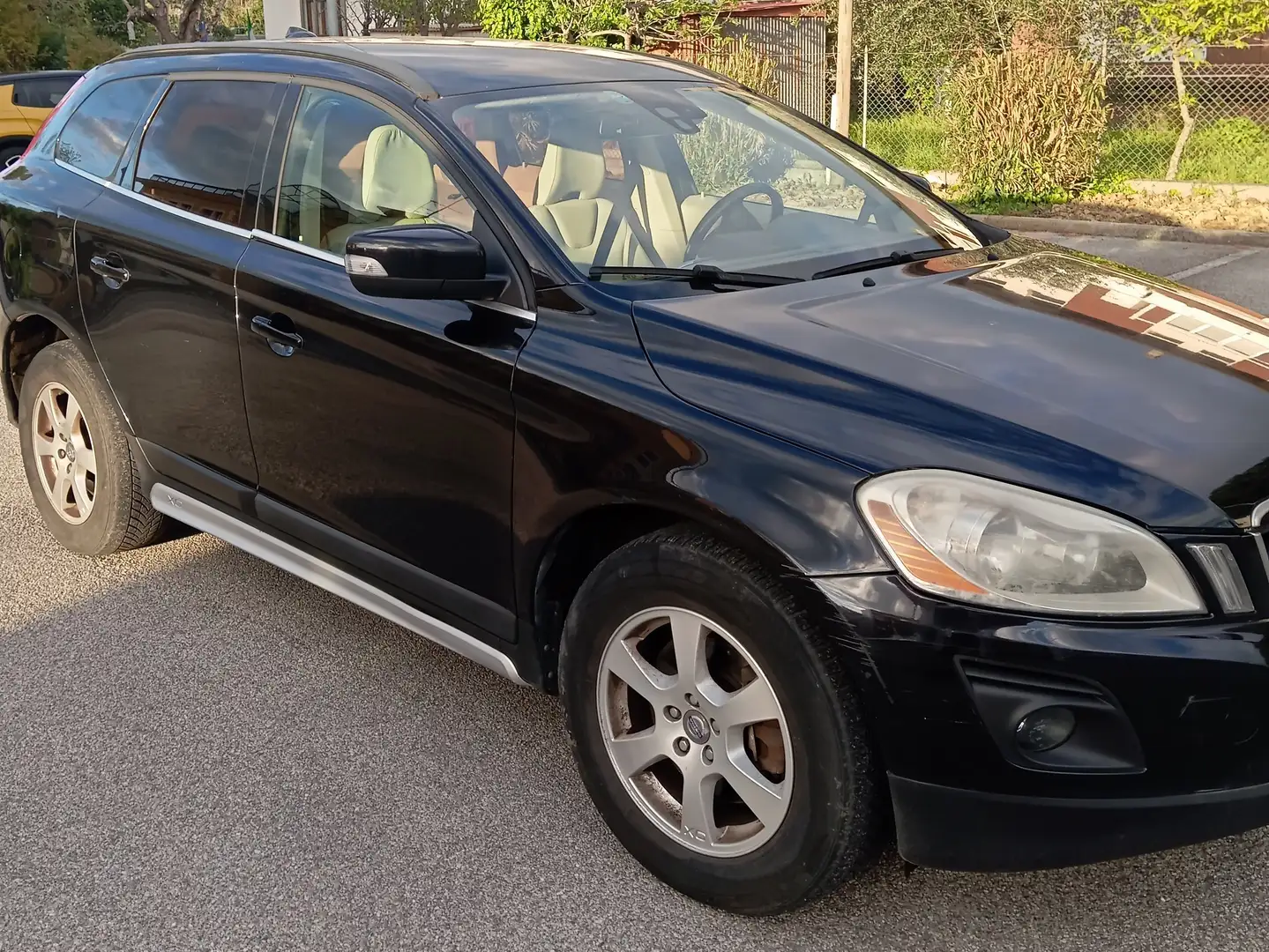 Volvo XC60 XC60 2.4 D4 momentum AWD Nero - 2