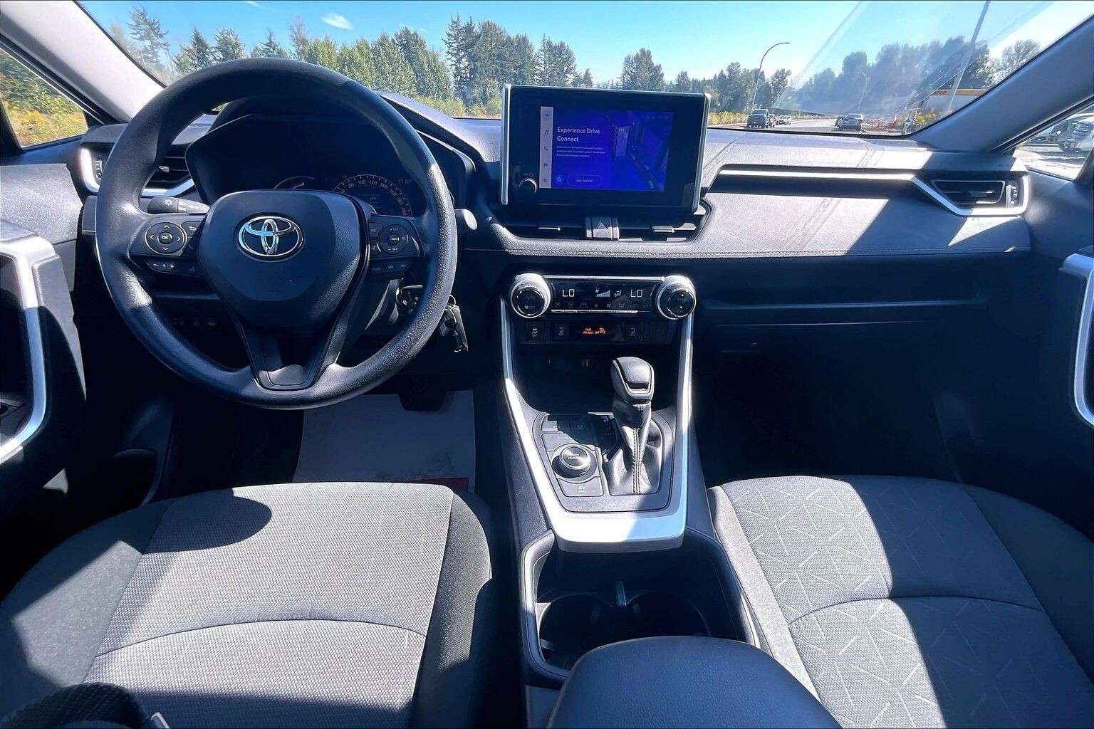 2025 Toyota RAV4 LE AWD — снимка 1