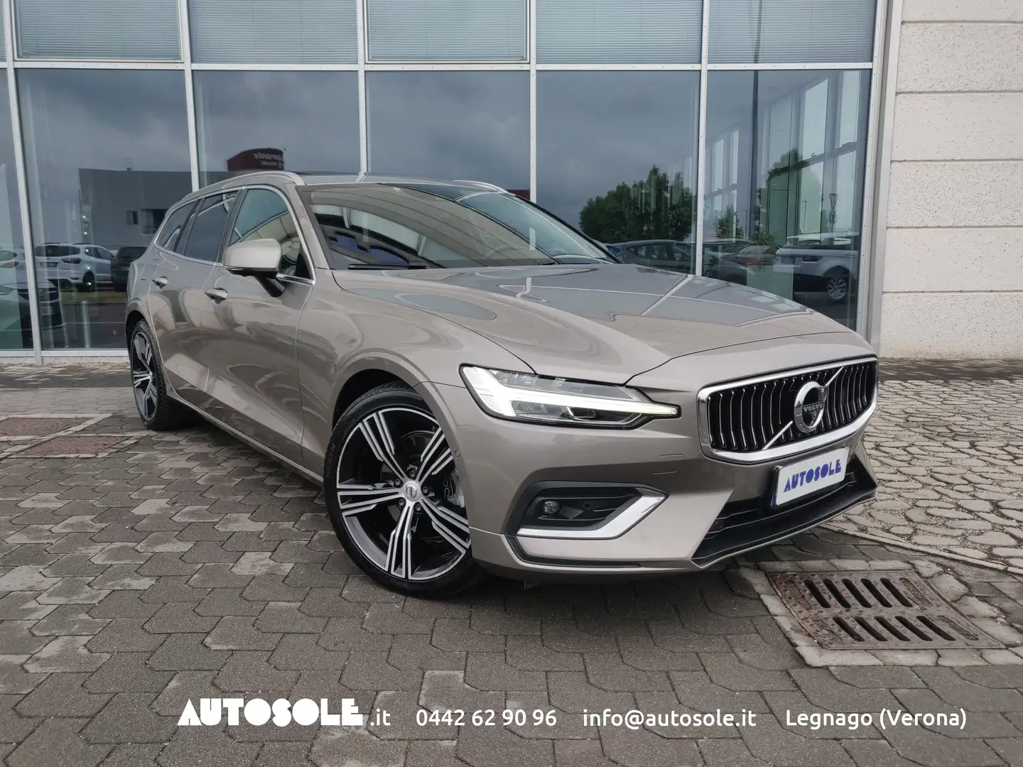Volvo V60 V60 B4 Inscription Automatica Gris - 1