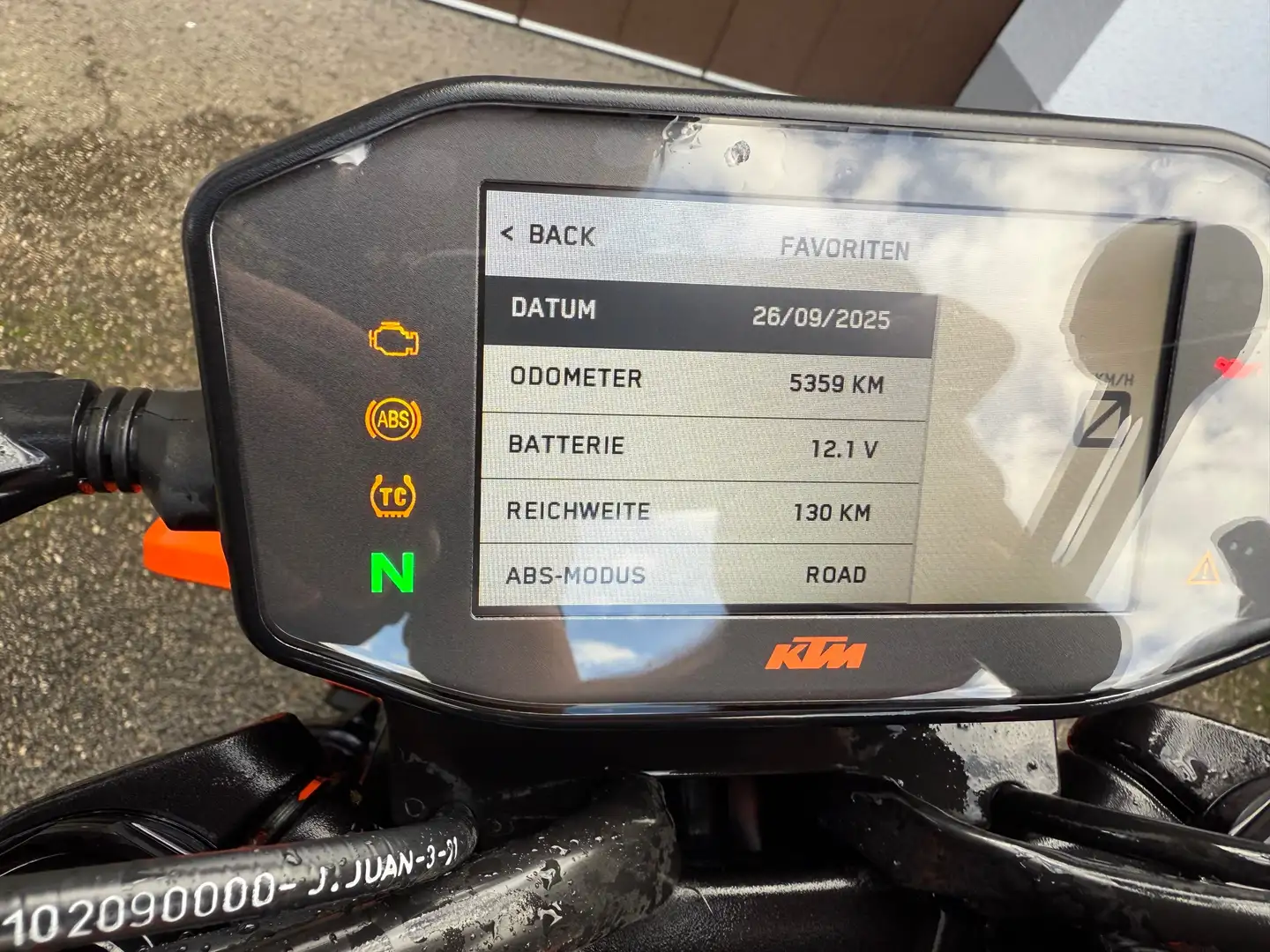 KTM 890 Duke Orange - 1