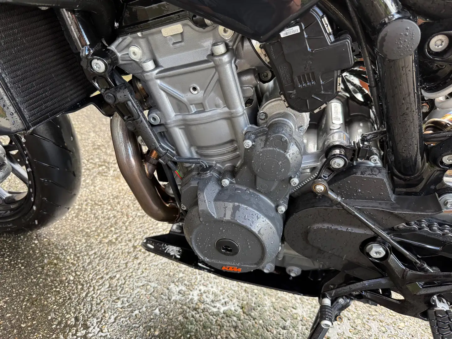 KTM 890 Duke Orange - 2