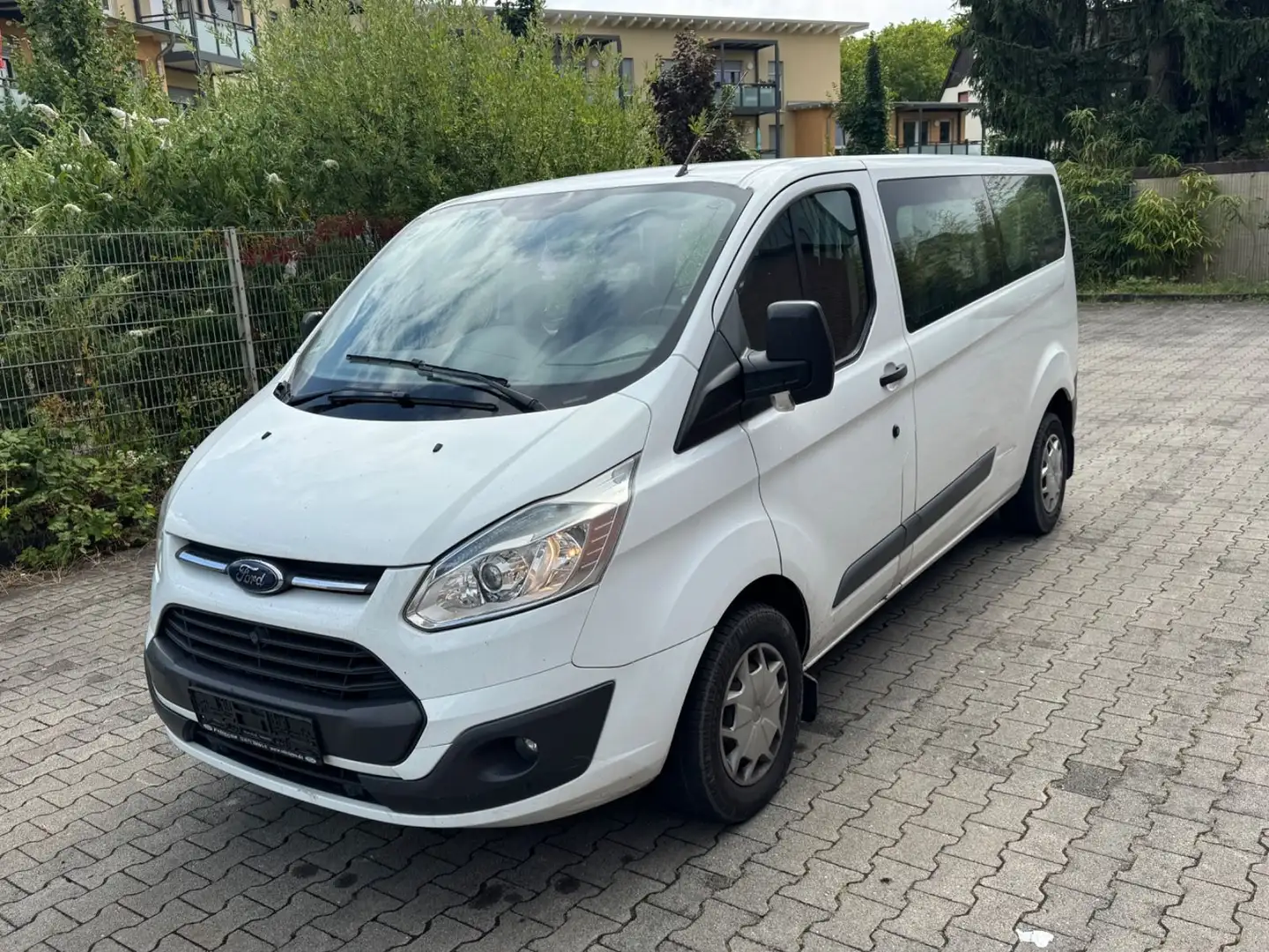 Ford Tourneo Custom Kombi 300 L2 Trend 9 Sitzer Klima Bílá - 1