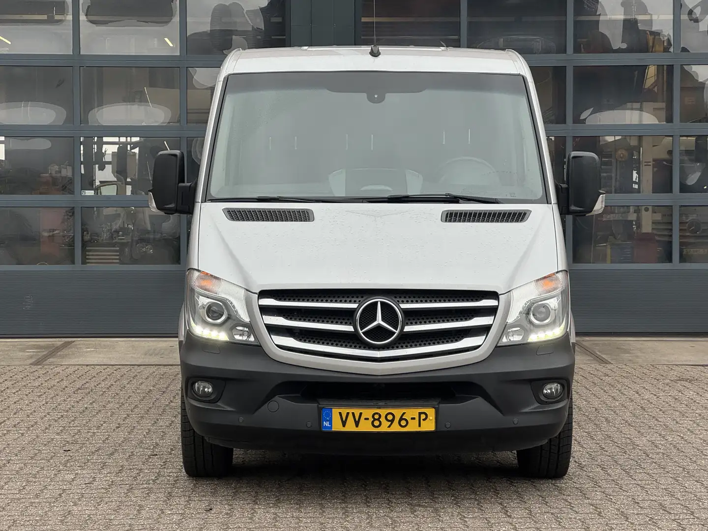 Mercedes-Benz Sprinter 319 3.0 V6 L2H1 | 3,5t Trekhaak | Xenon | Airco | Zilver - 2