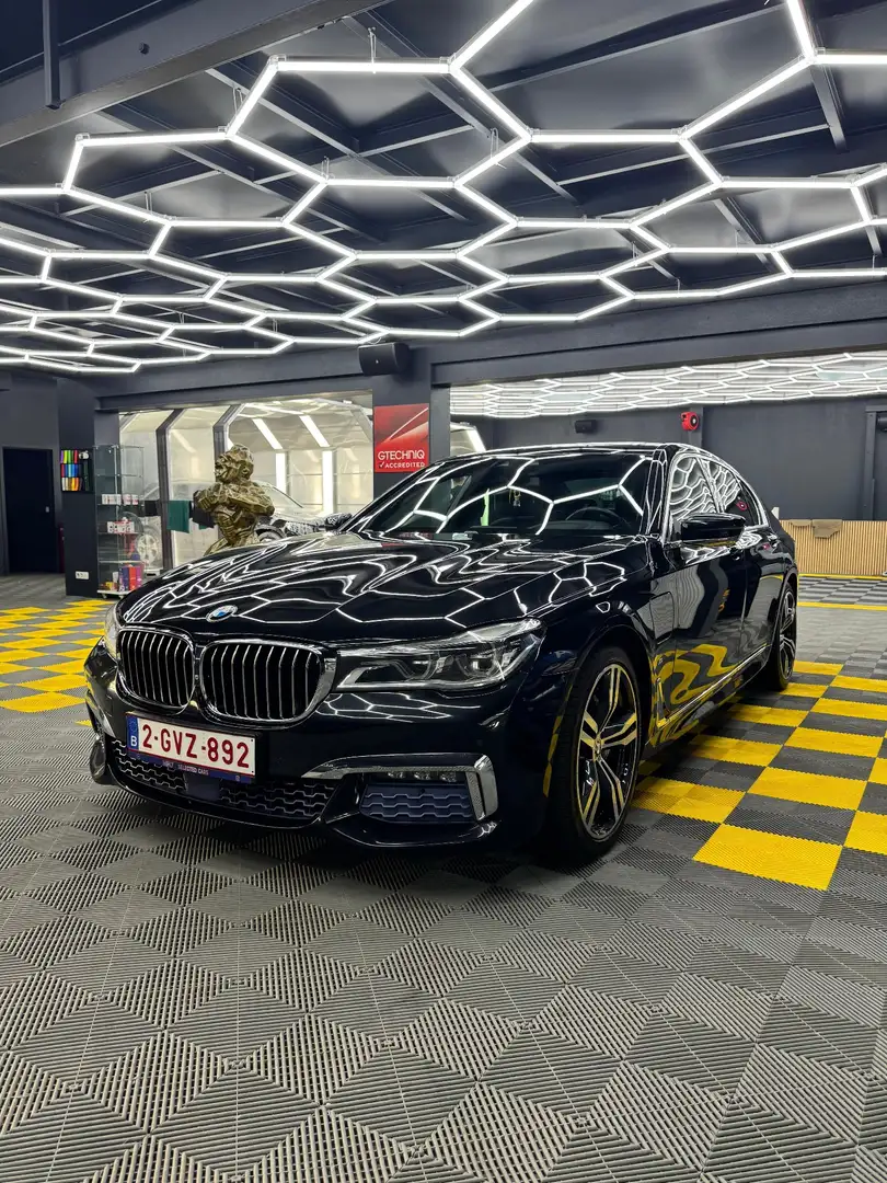 BMW 740 740e iPerformance - 1