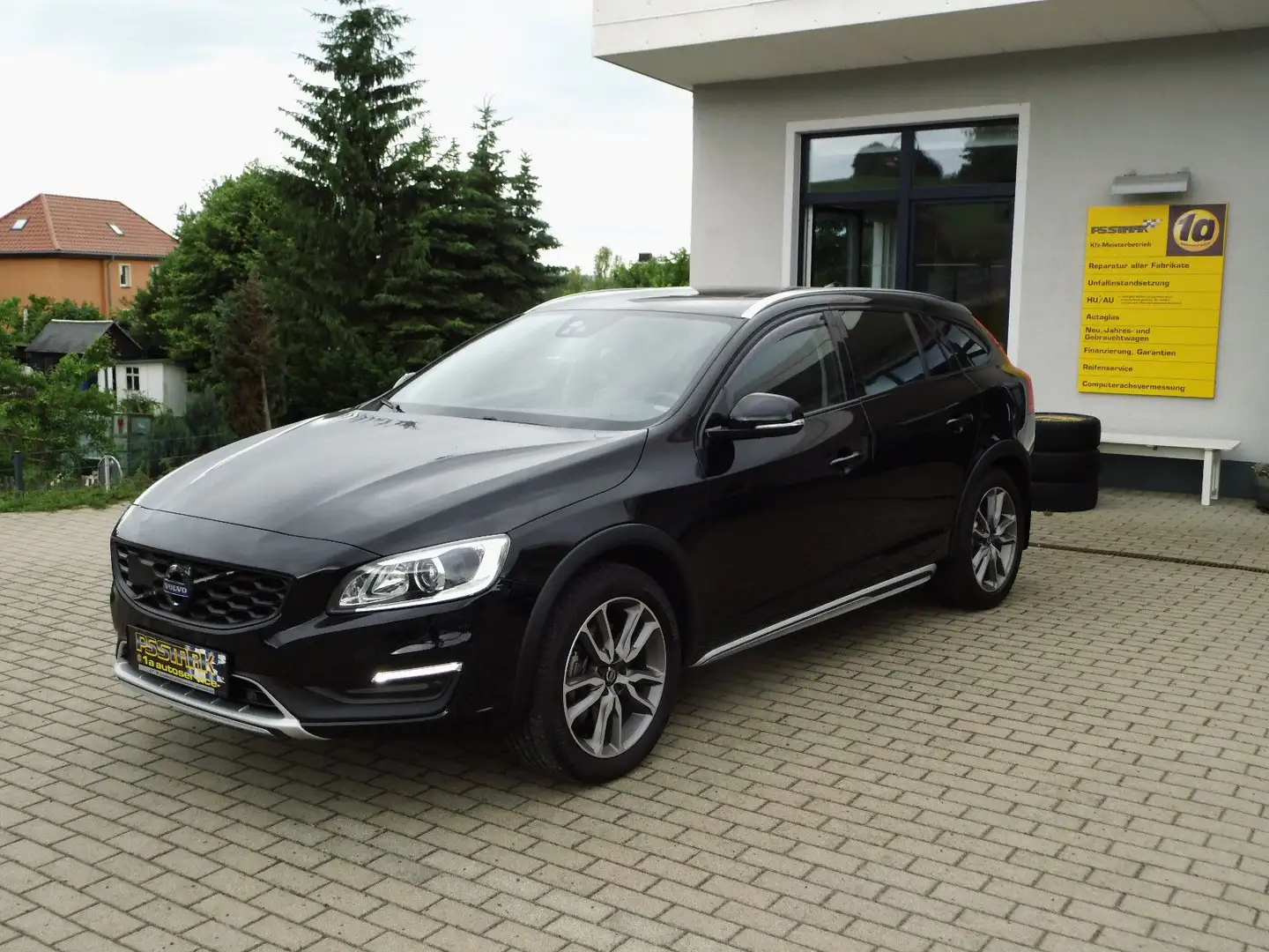 Volvo V60 Cross Country D4 AWD Geartronic Summum,STHZ Noir - 2