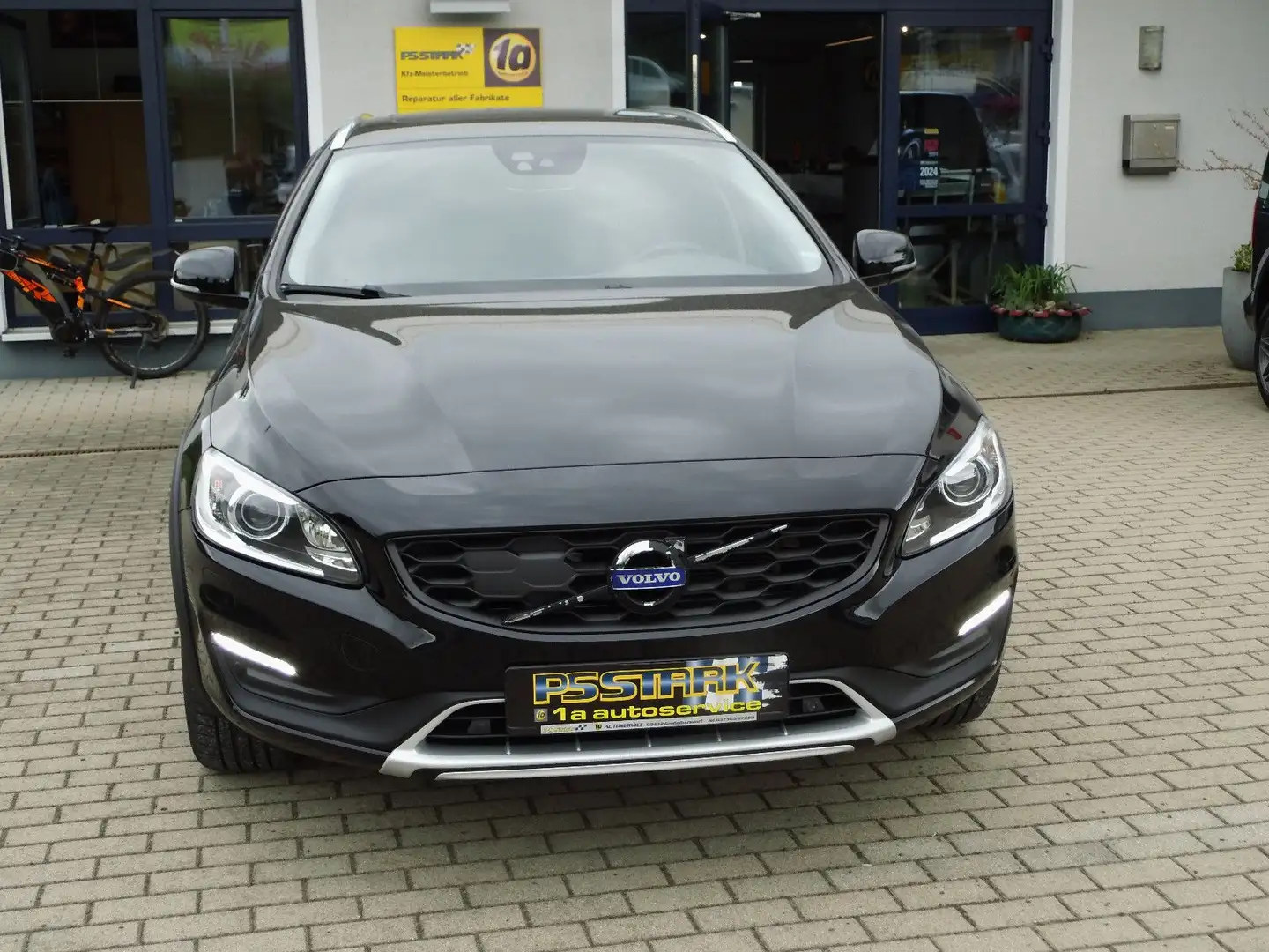 Volvo V60 Cross Country D4 AWD Geartronic Summum,STHZ Noir - 1