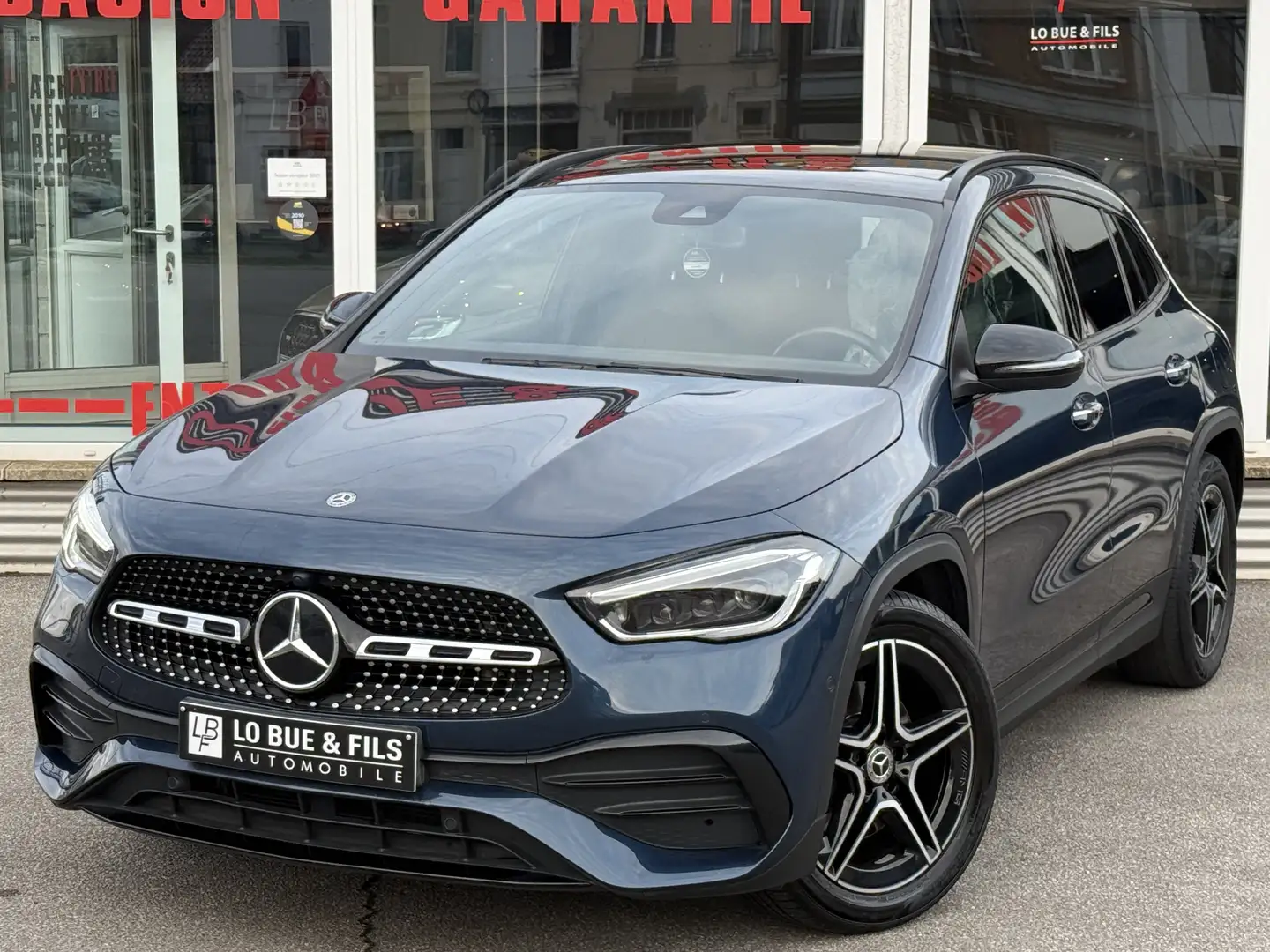 Mercedes-Benz GLA 200 D 4-Matic Toi pano full Pack AMG Albastru - 1