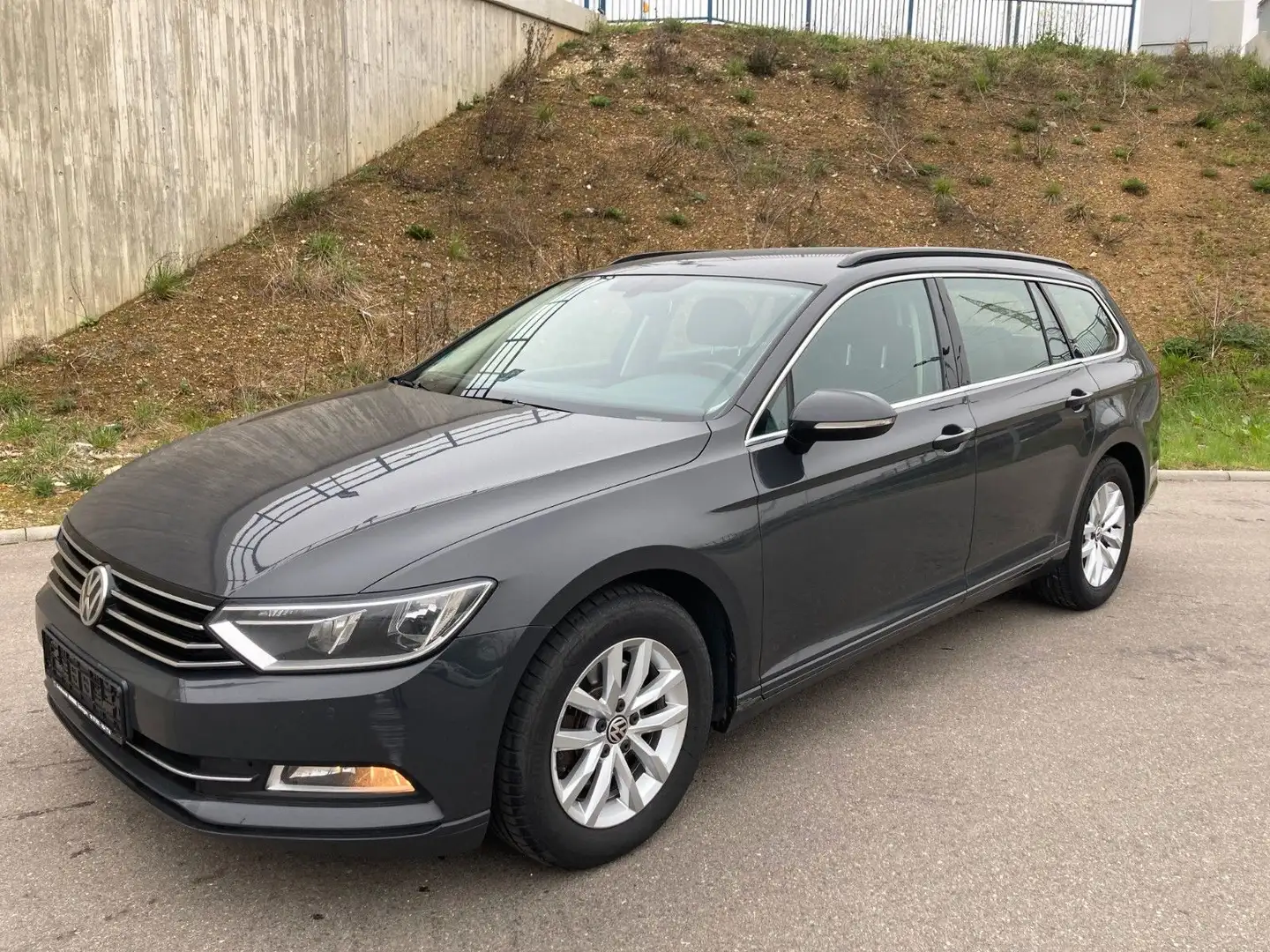Volkswagen Passat Variant 2.0 TDI Comfortline BMT Grau - 1