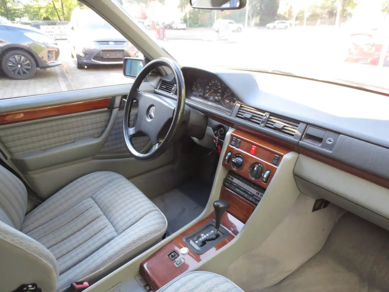Mercedes-Benz E 230 W124 Automatik/SSD/AHK/3.Hd/H-Kennzeichen, foto 9
