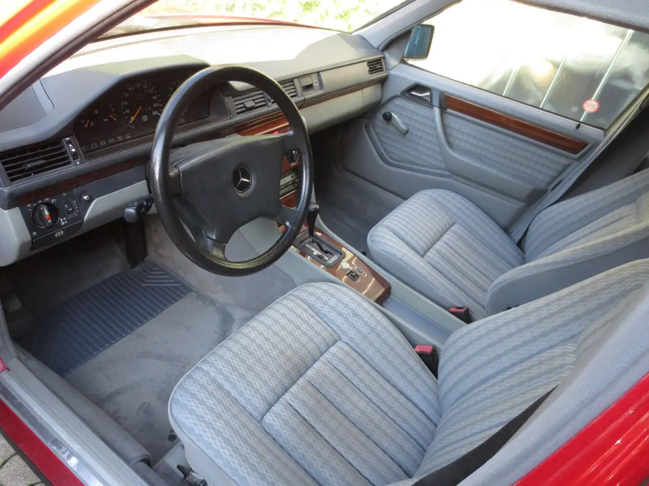 Mercedes-Benz E 230 W124 Automatik/SSD/AHK/3.Hd/H-Kennzeichen, foto 5