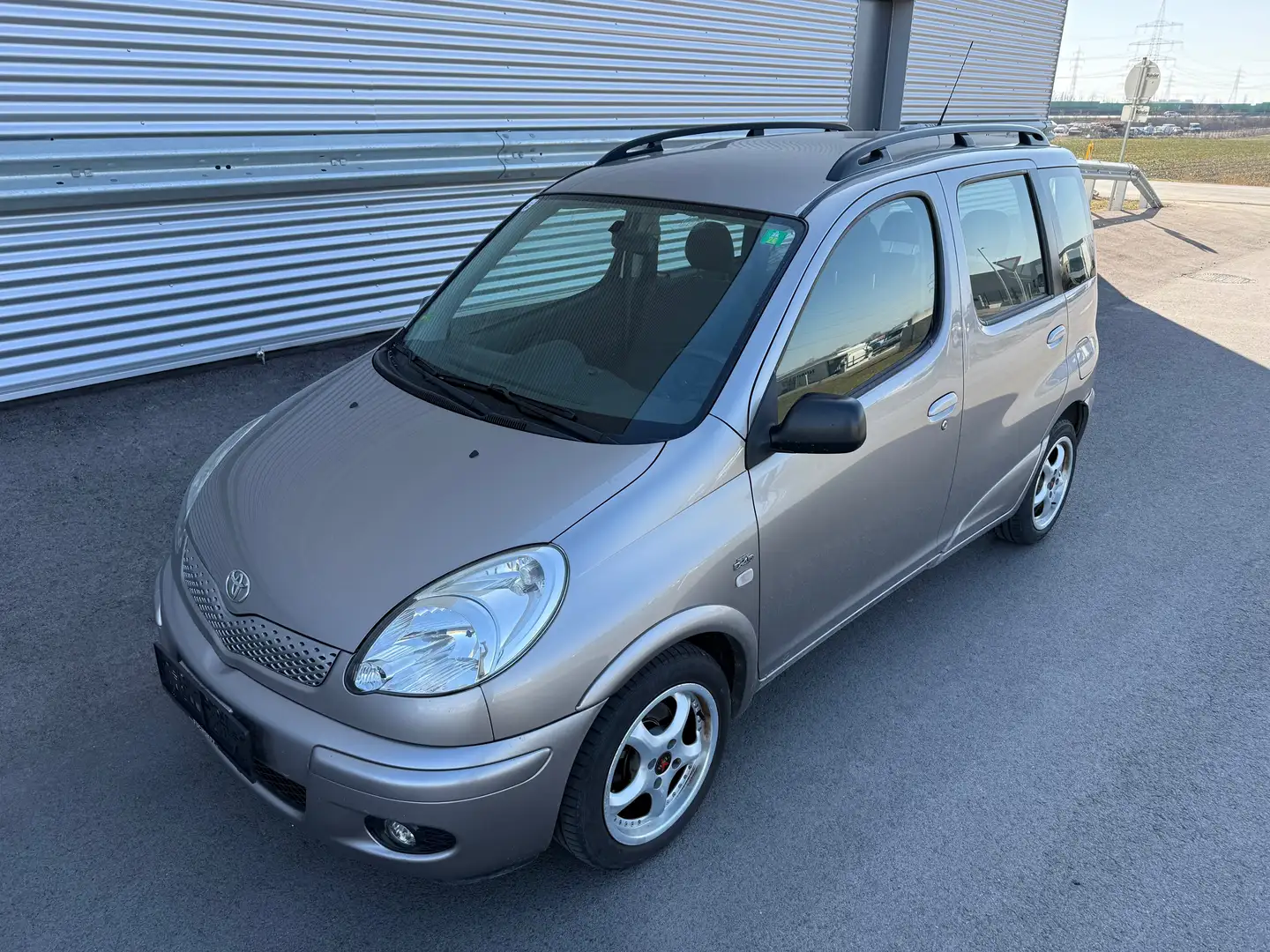 Toyota Yaris Verso 1,4 D-4D Linea Sol Ds. ID:29 Grau - 1