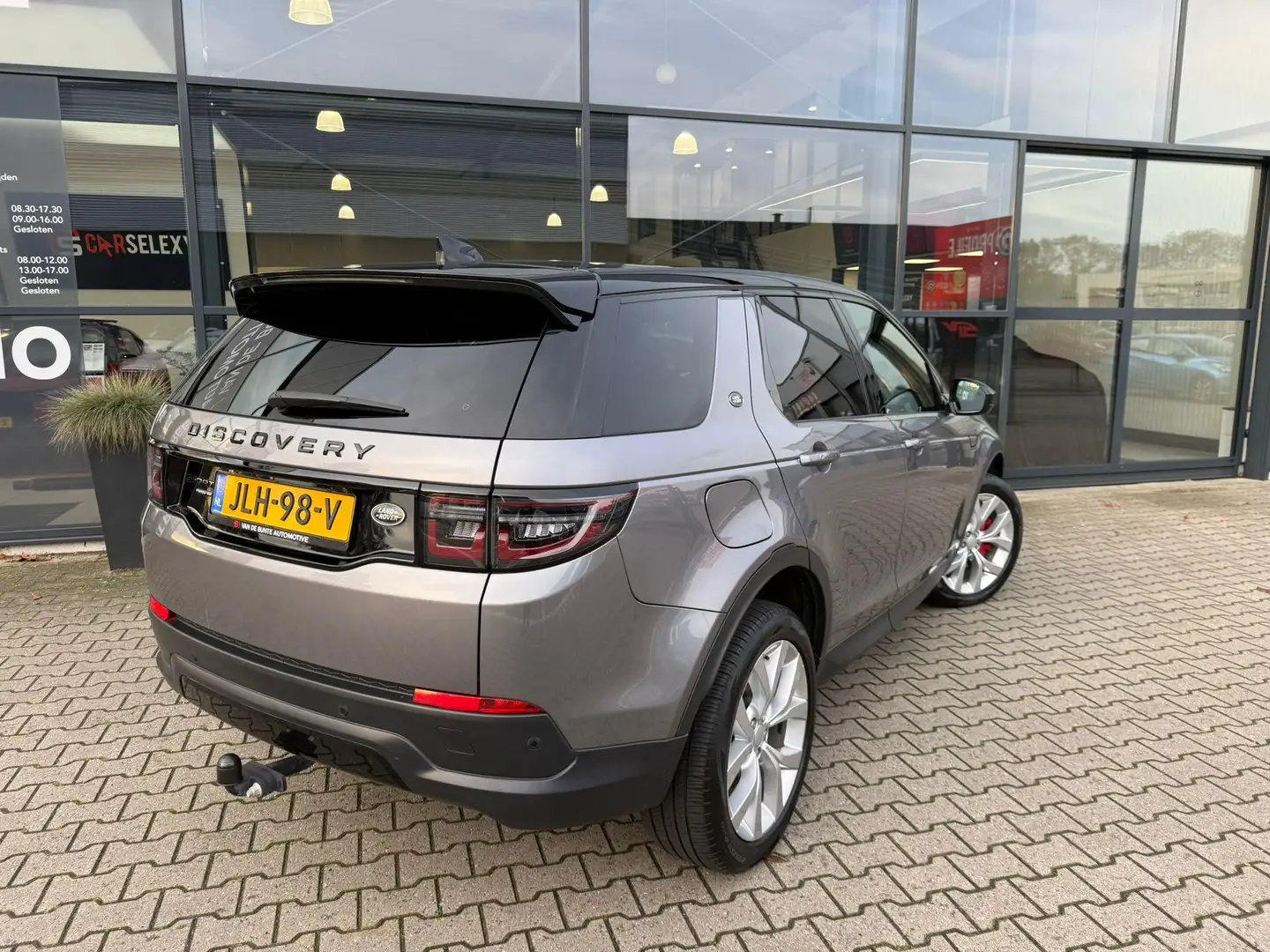 Land Rover Discovery Sport P300e 1.5 SE *Panorama & Trekhaak* Grijs - 2