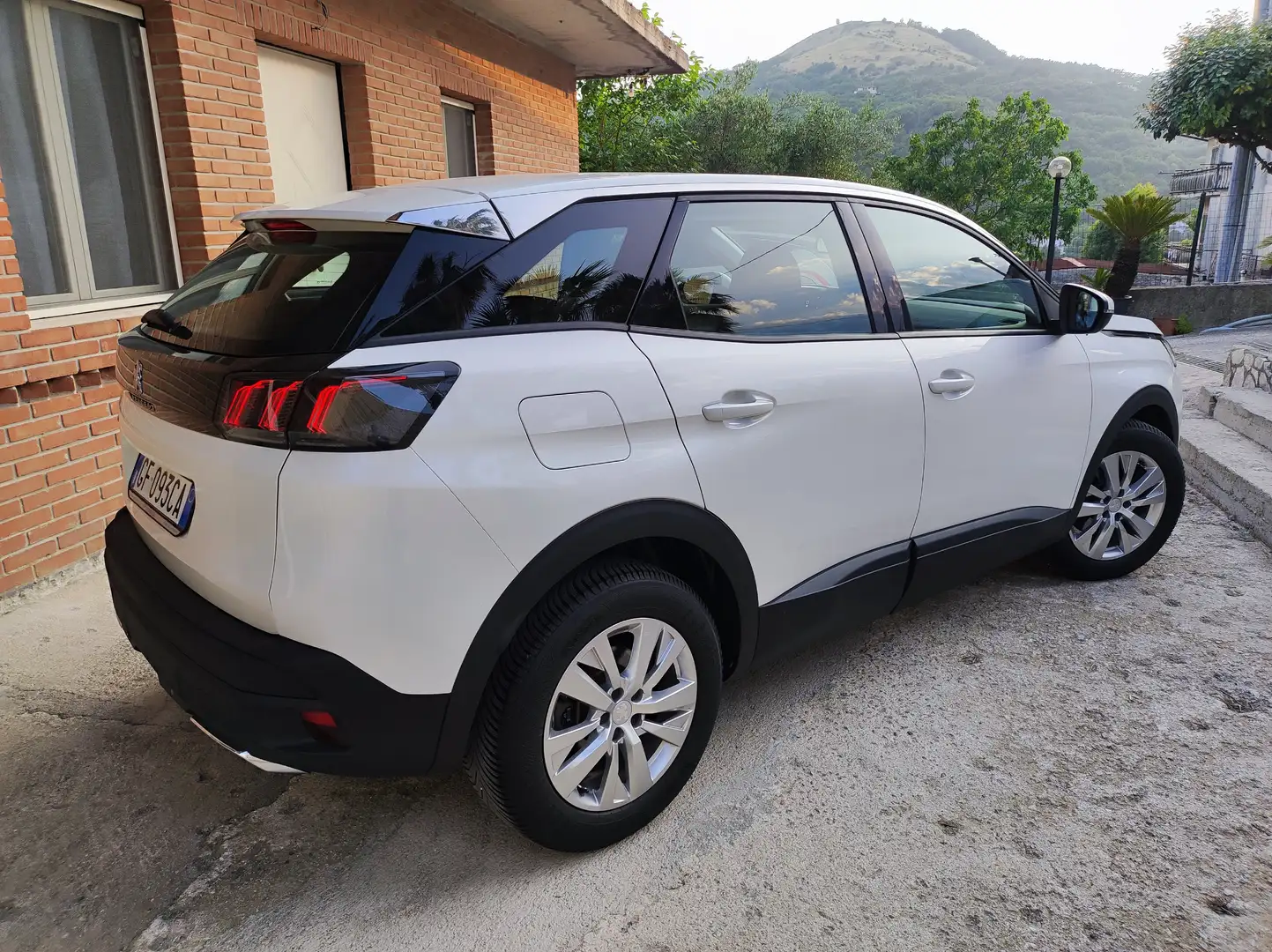 Peugeot 3008 1.5 bluehdi EAT8 R.Camera 360° PERLA Bianco - 2