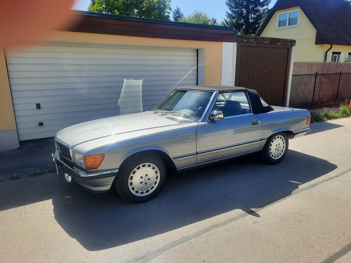 Mercedes-Benz SL 560 Grau - 1