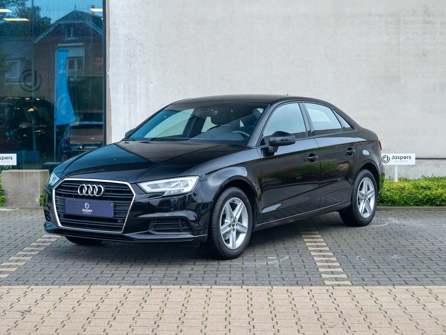 Audi A3 30 TFSI Limousine Zwart - 1