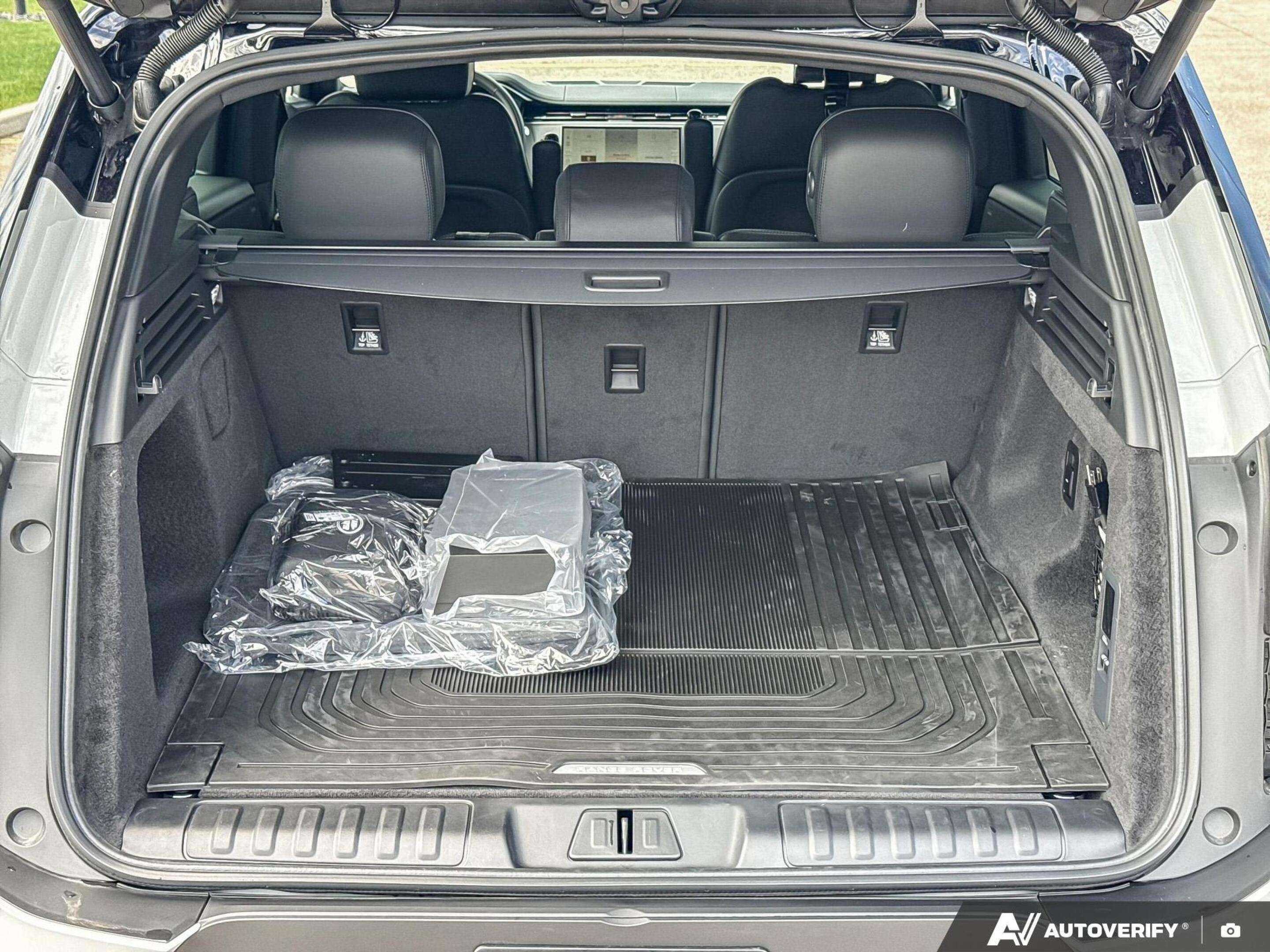 2026 Land Rover Range Rover Sport P360 S thumb 13